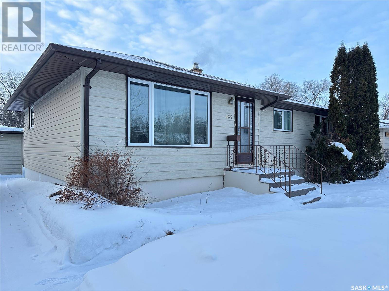 Weyburn, SK S4H1A5,635 Maple DRIVE