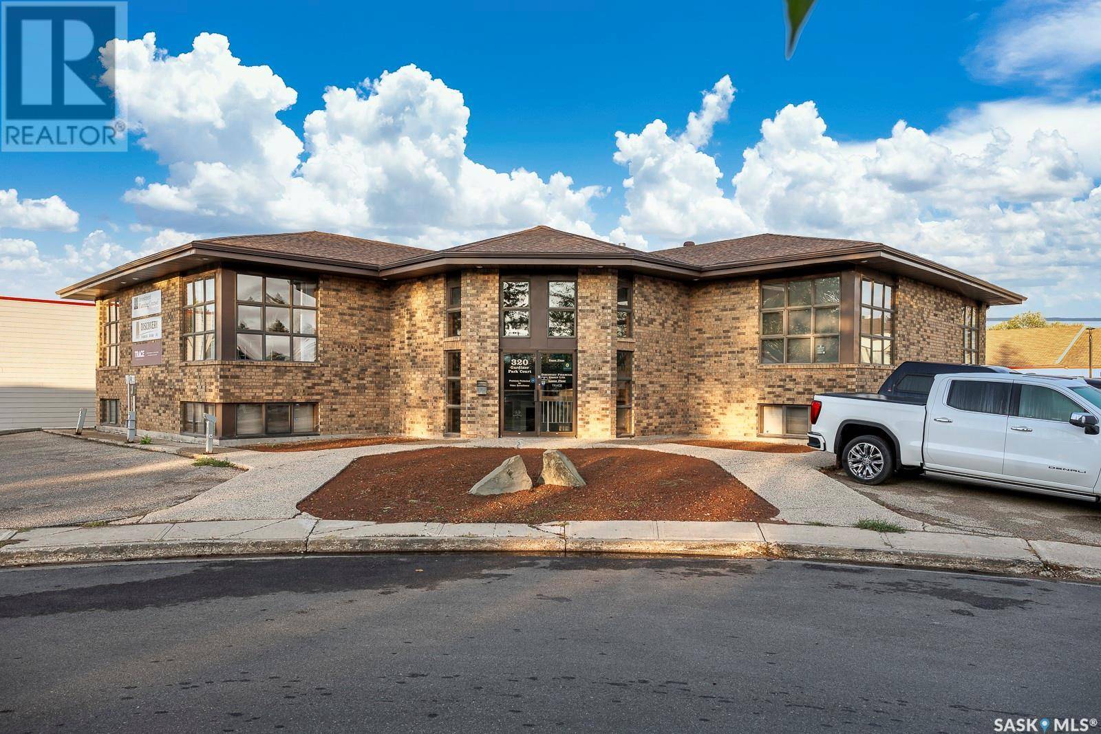 Regina, SK S4V1R9,B 320 GARDINER PARK COURT