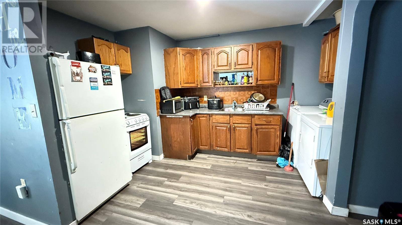 North Battleford, SK S9A2G3,A&B 1402 109th STREET