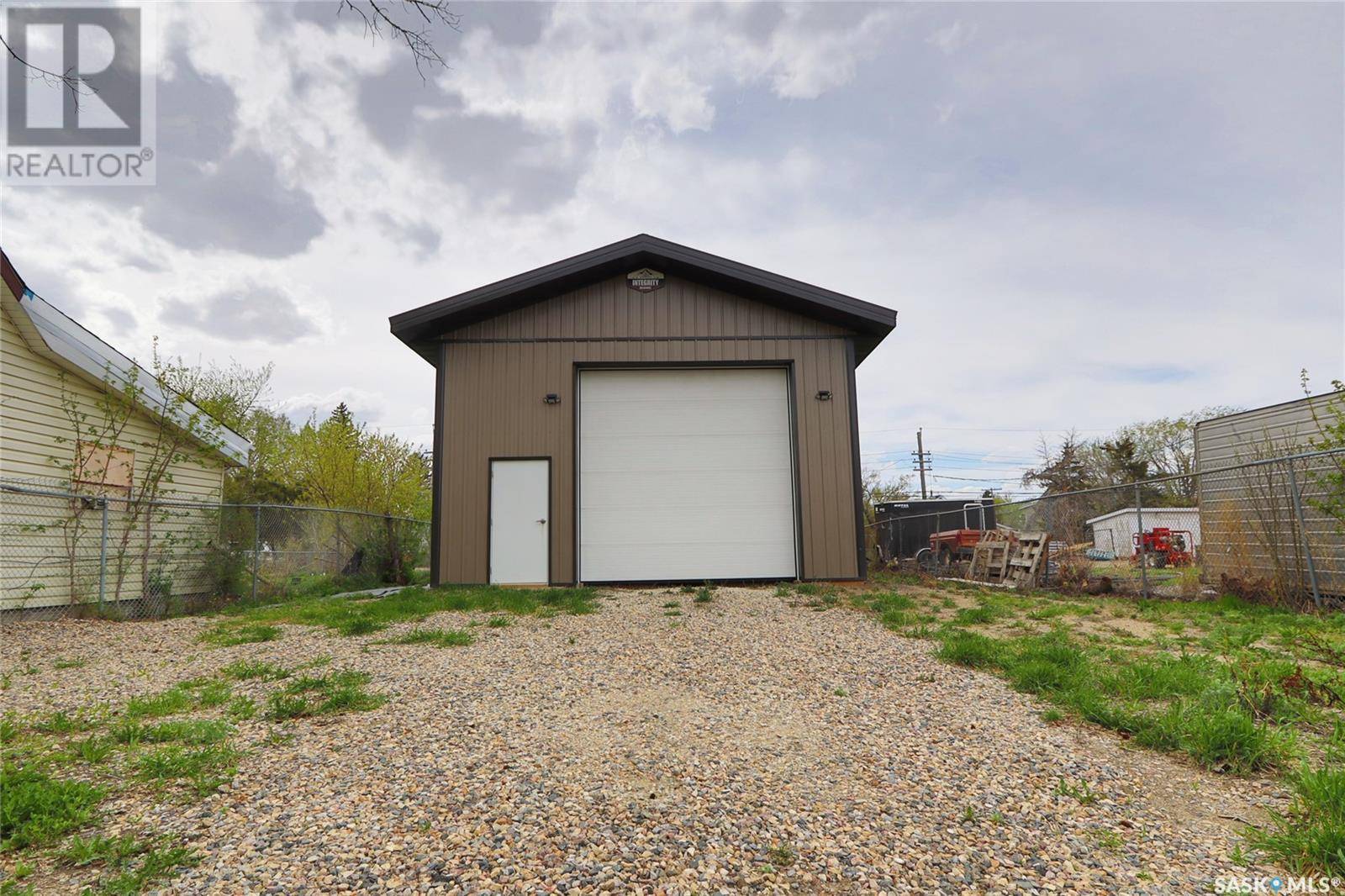 Regina, SK S4T1X9,816 Angus STREET