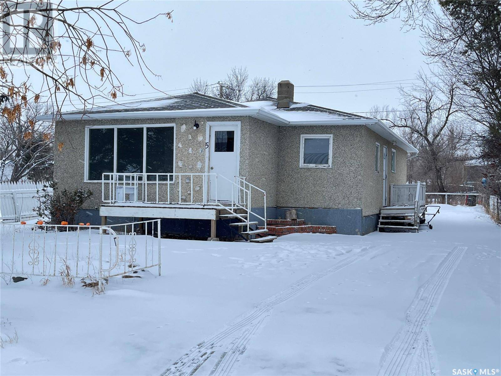 Maple Creek, SK S0N1N0,5 Pacific AVENUE