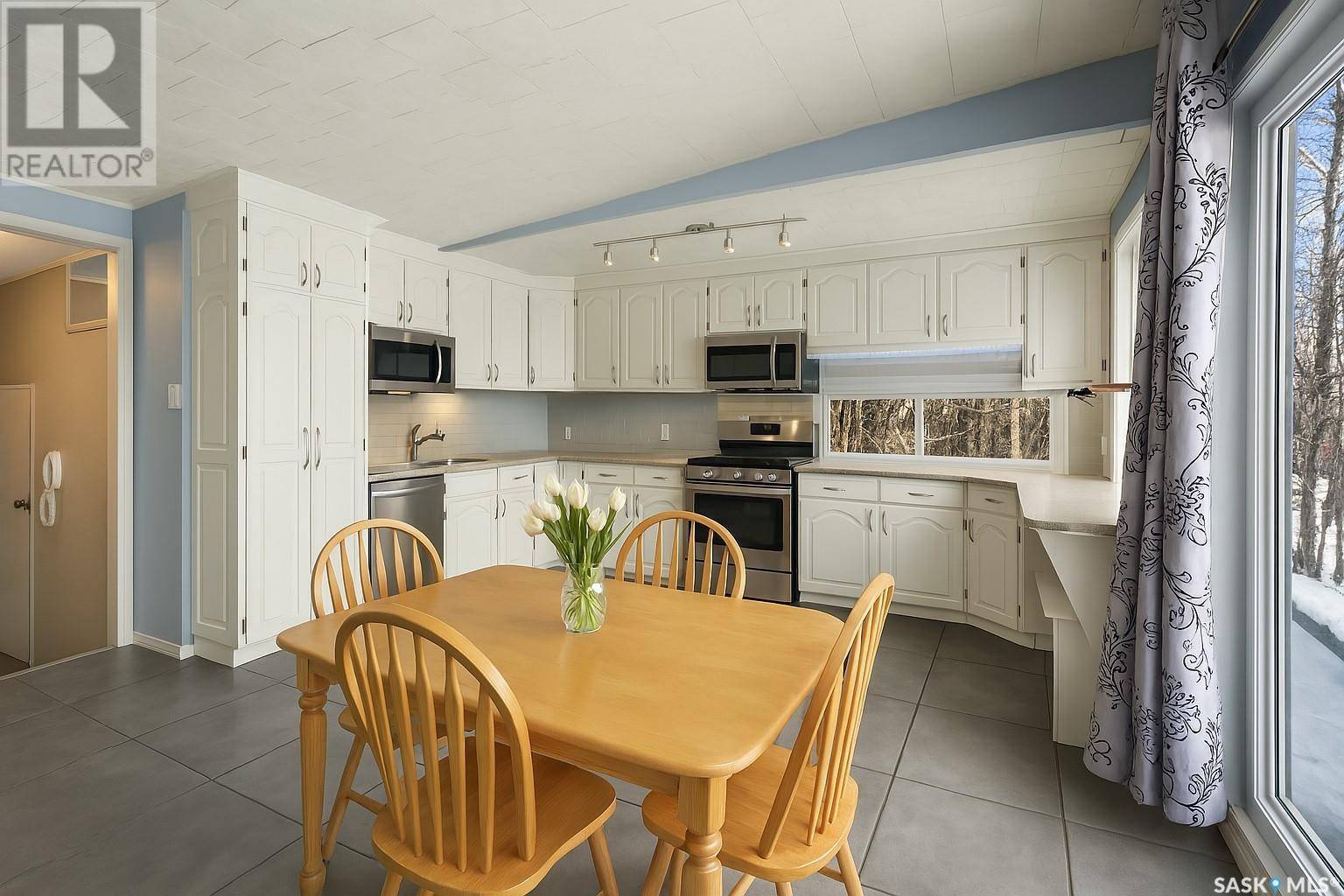 Regina Beach, SK S0G4C0,1105 5th AVENUE