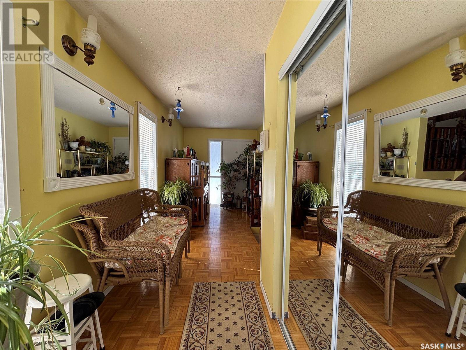 Nipawin, SK S0E1E0,609 10th STREET N