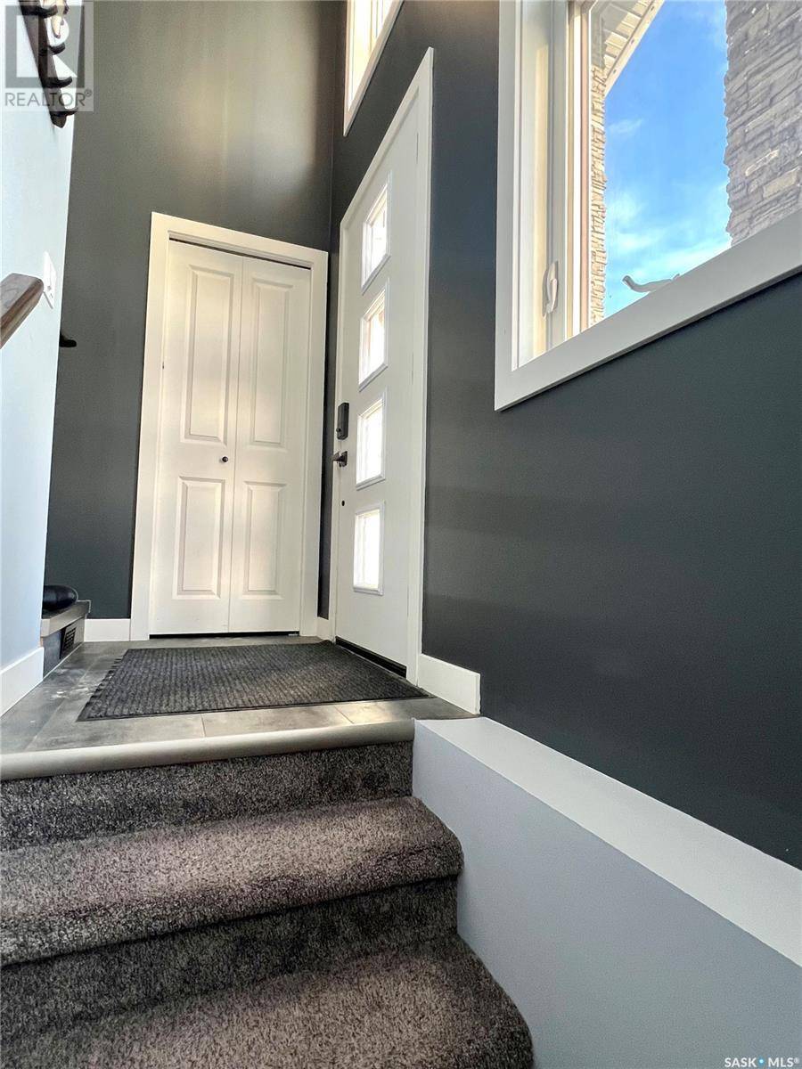 Swift Current, SK S9H5R6,617 Douglas DRIVE