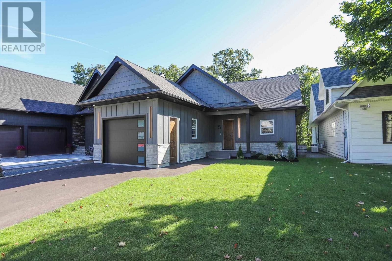 Sault Ste. Marie, ON P6A0B4,8 Bluffs DR