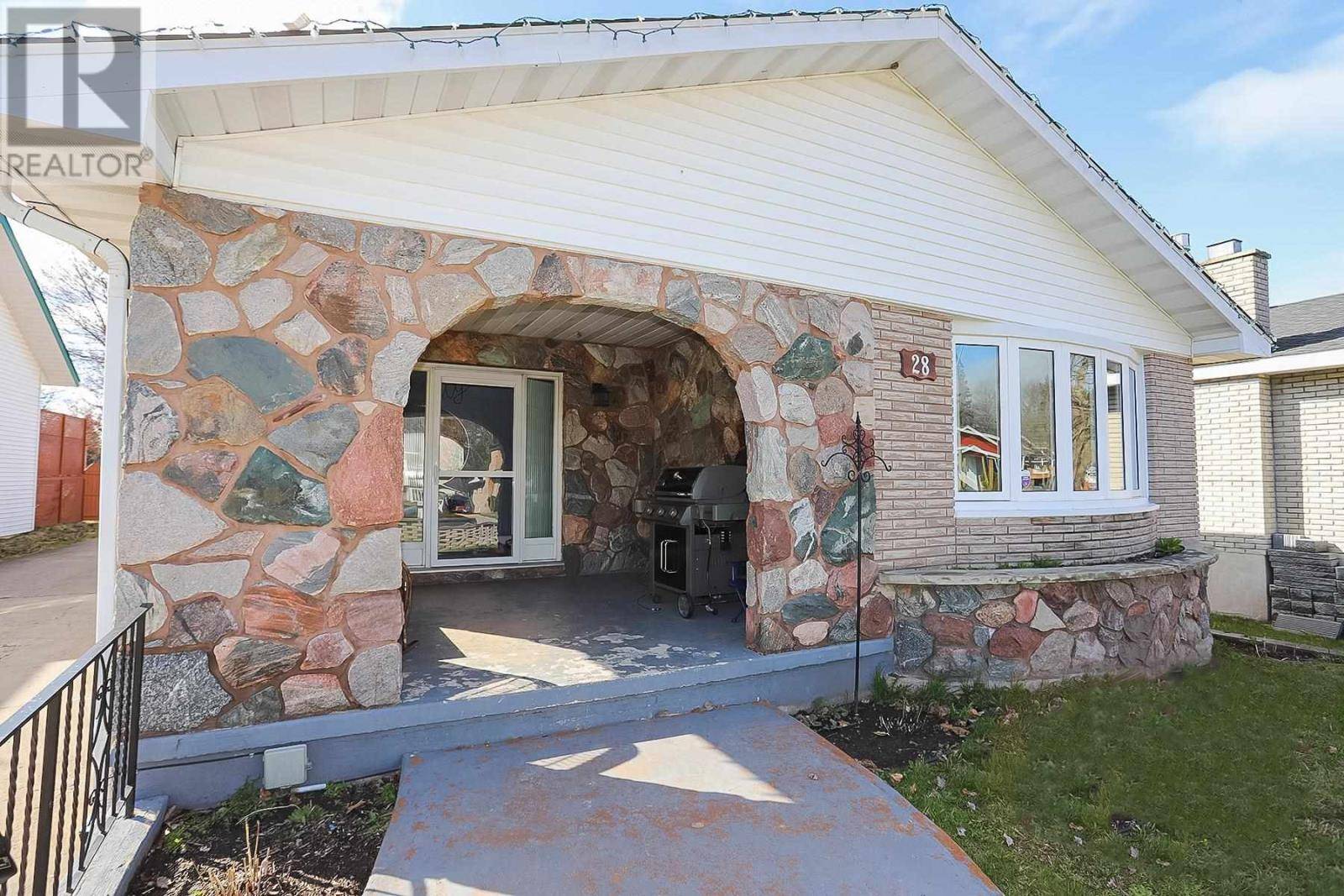 Sault Ste. Marie, ON P6A5X9,28 Robin ST