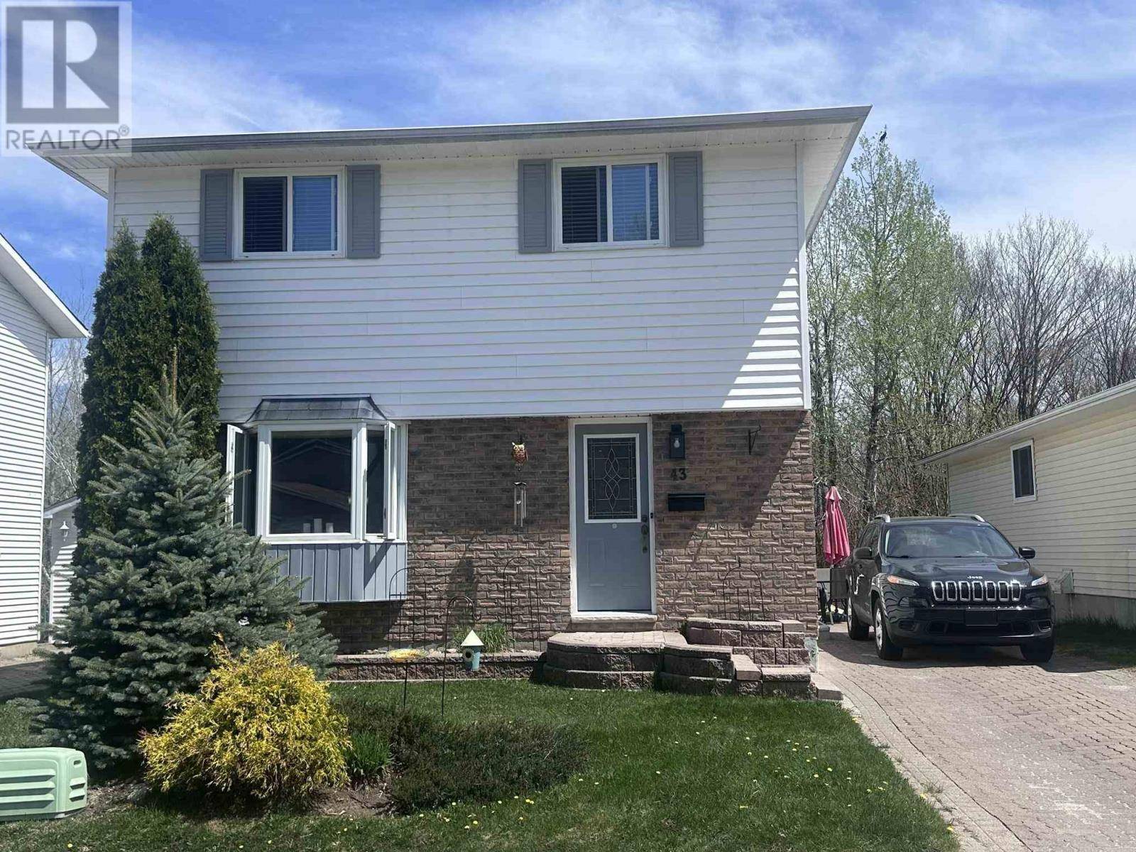 Elliot Lake, ON P5A3B1,43 Hergott AVE