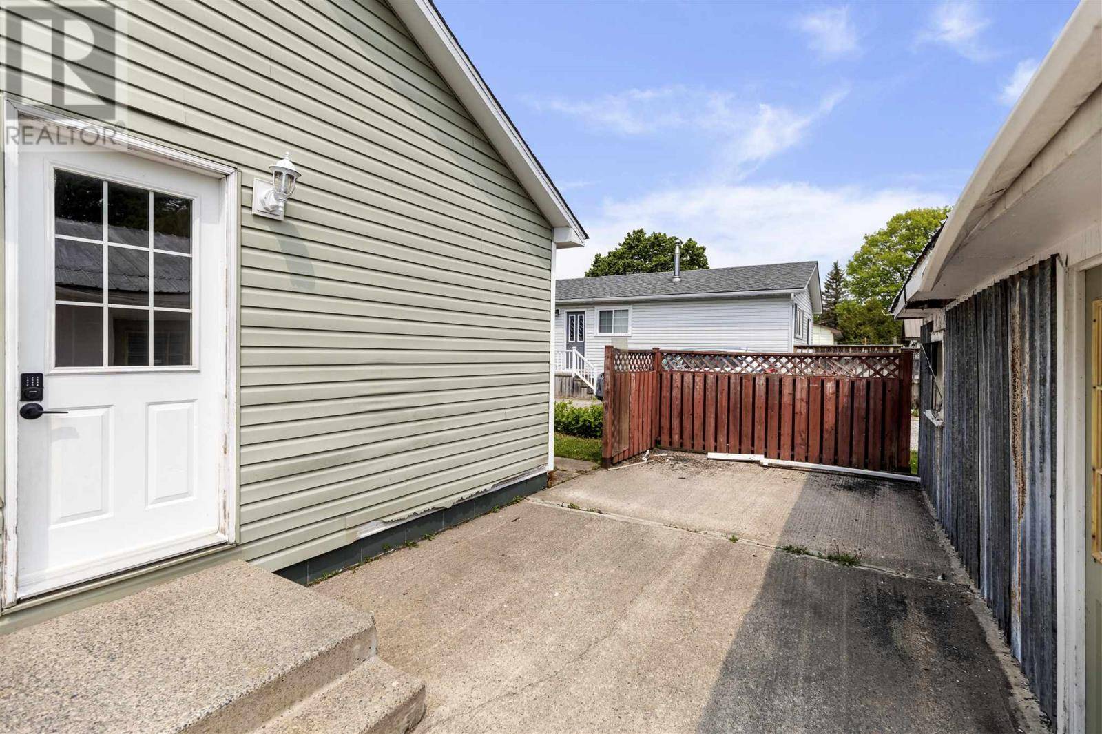 Sault Ste. Marie, ON P6B3R4,174 Farquhar ST