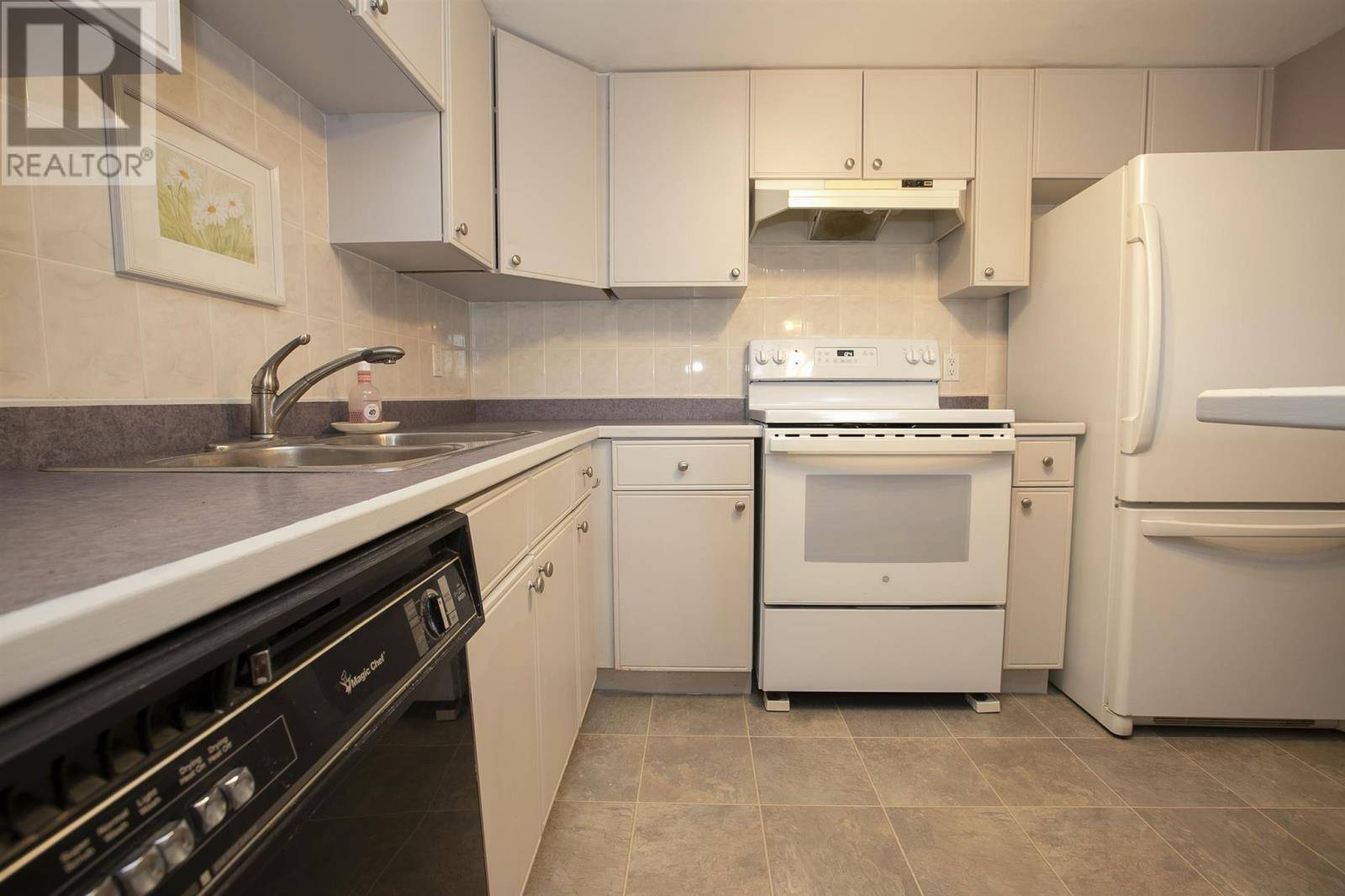Sault Ste. Marie, ON P6B6G4,303 MacDonald AVE # 609