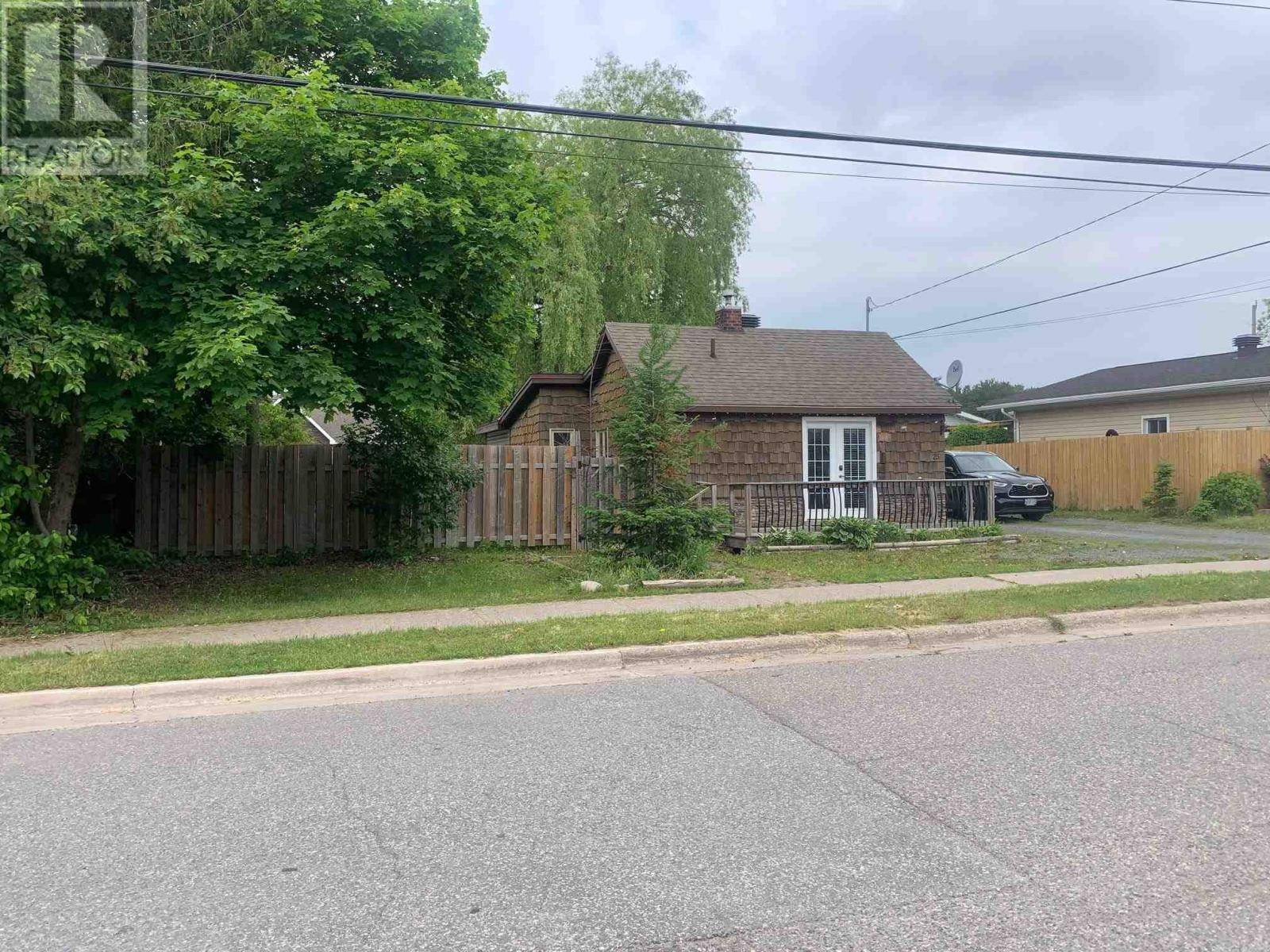 Sault Ste. Marie, ON P6B4V6,25 Elmwood AVE