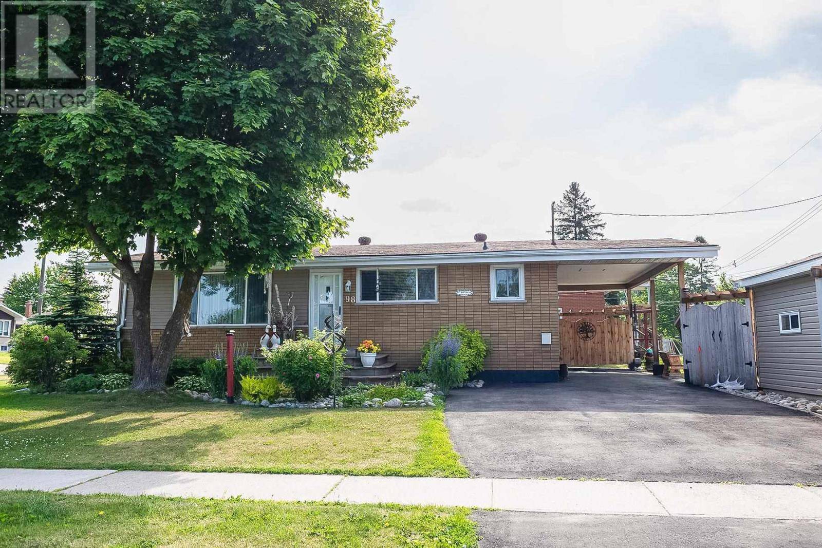 Sault Ste. Marie, ON P6B4S3,98 Grand BLVD