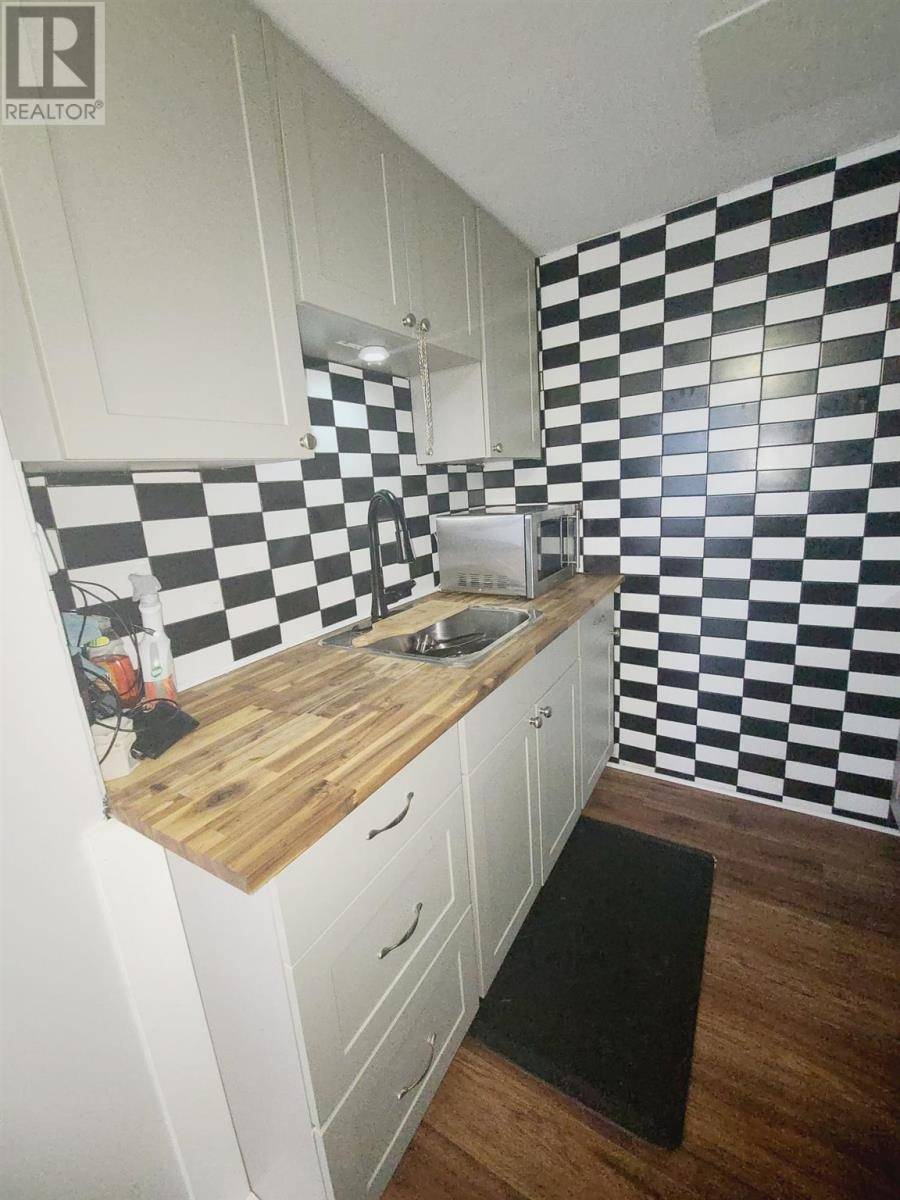 Elliot Lake, ON P5A1W8,100 Hutchison AVE # 3