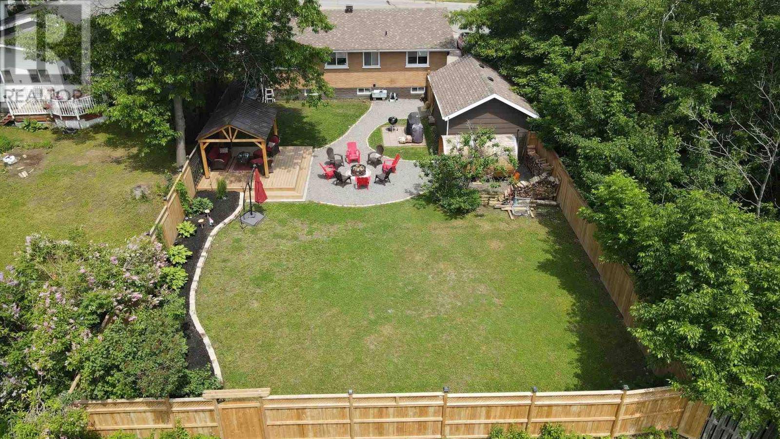 Sault Ste. Marie, ON P6A1Z8,693 McNabb ST
