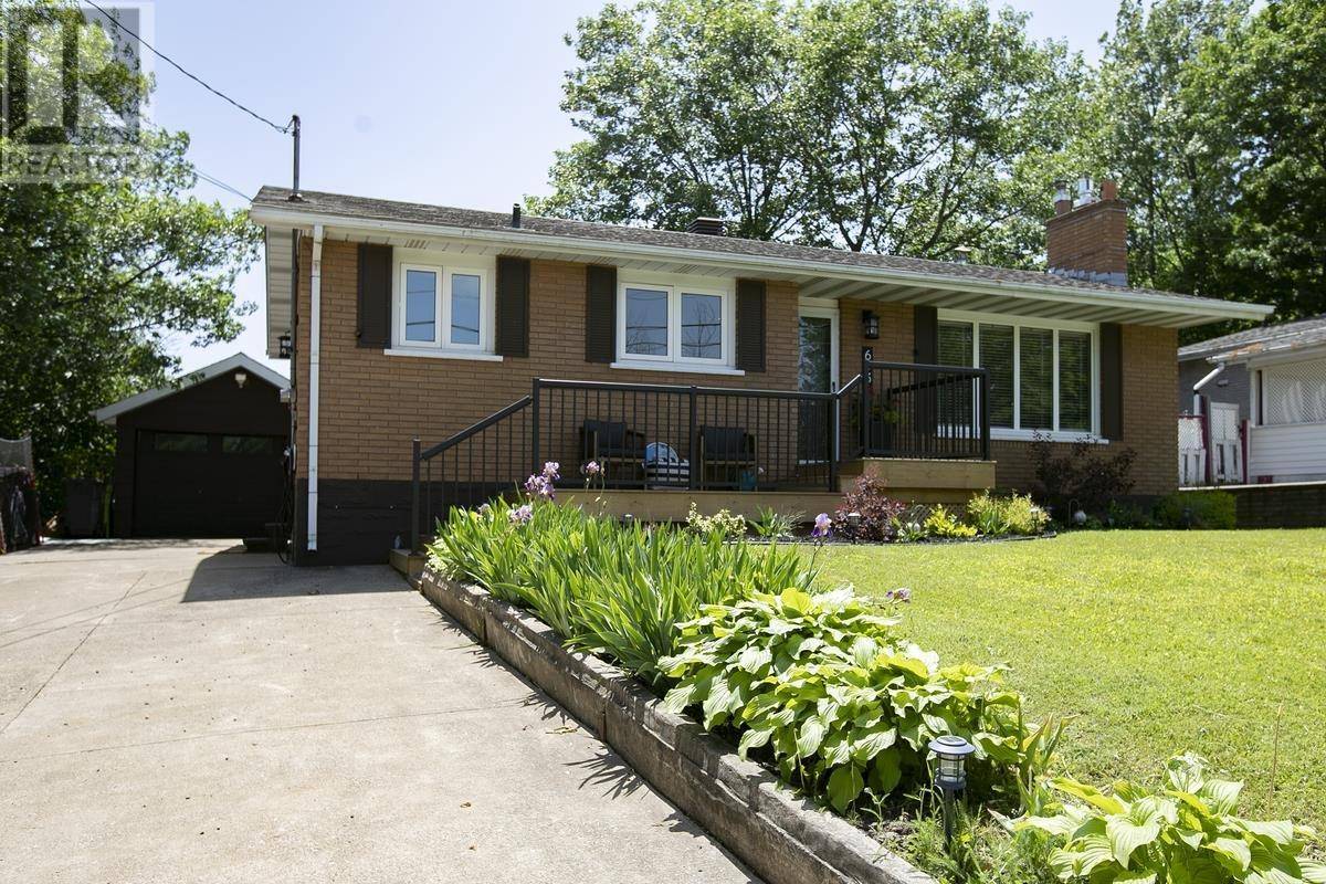 Sault Ste. Marie, ON P6A1Z8,693 McNabb ST
