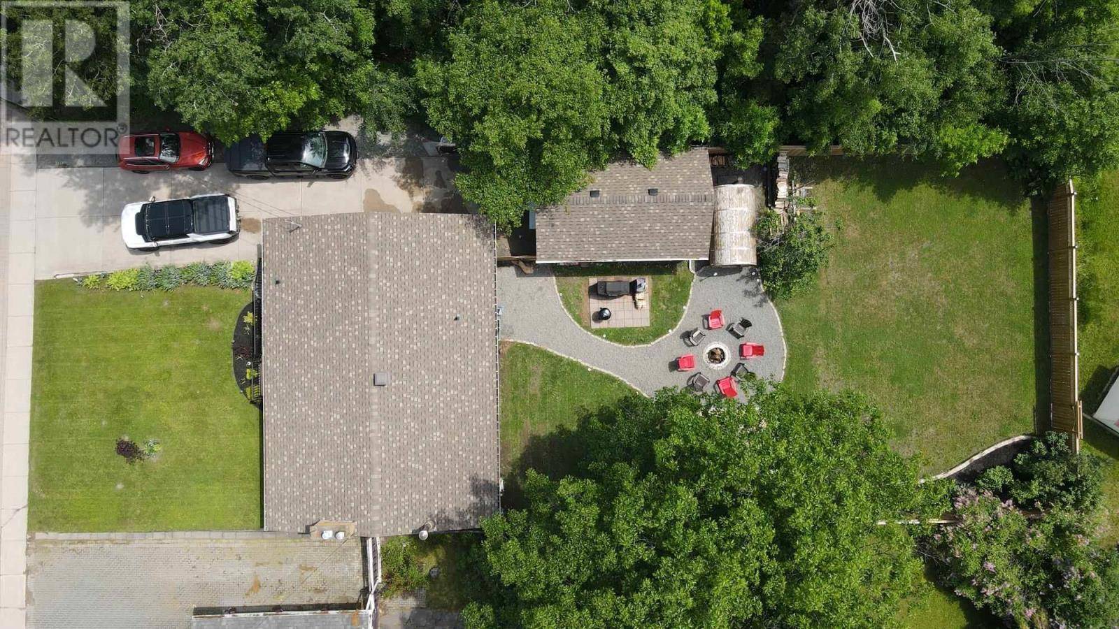 Sault Ste. Marie, ON P6A1Z8,693 McNabb ST