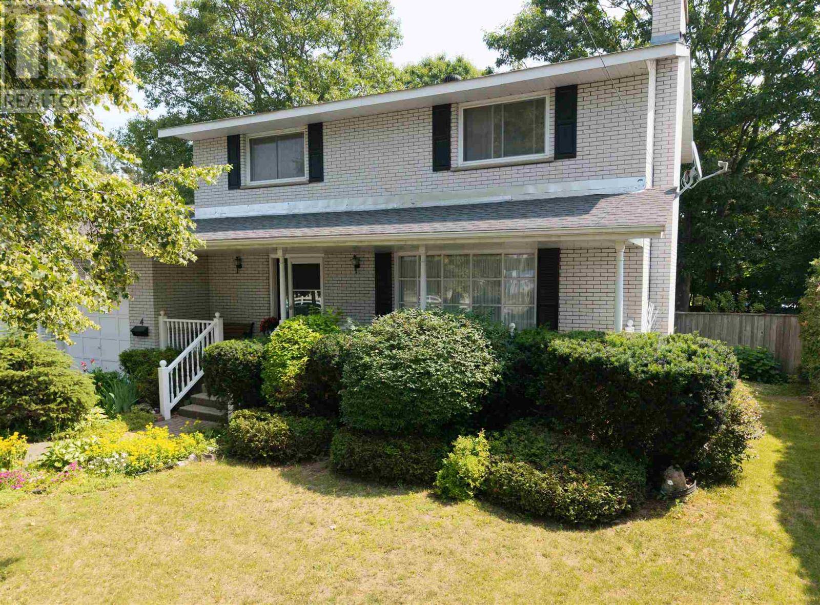Sault Ste. Marie, ON P6A5S1,4 Silver Birch DR