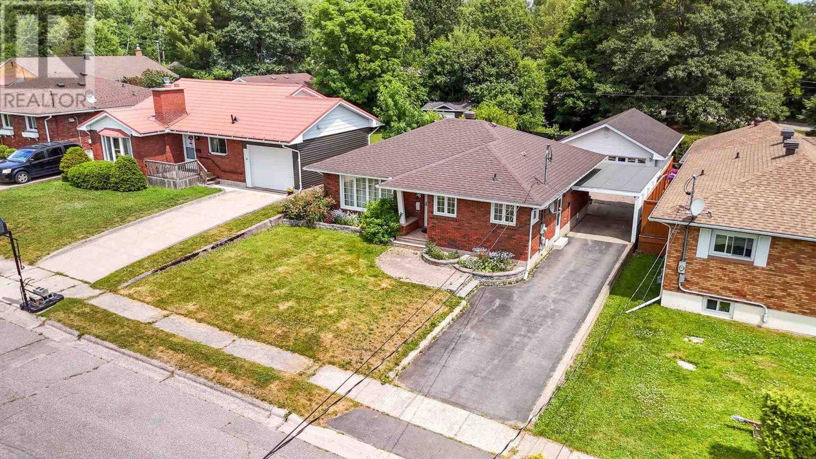 Sault Ste. Marie, ON P6B3C2,36 Labelle AVE