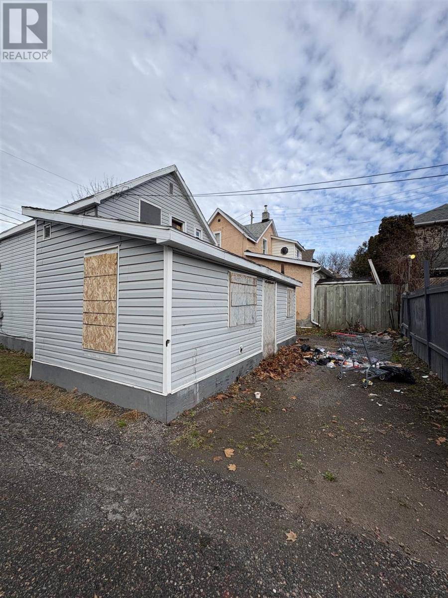 Sault Ste. Marie, ON P6A2V4,32 Blucher ST