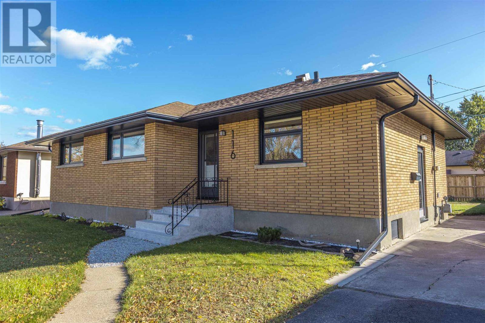 Thunder Bay, ON P7E6A7,116 Elmwood CRES