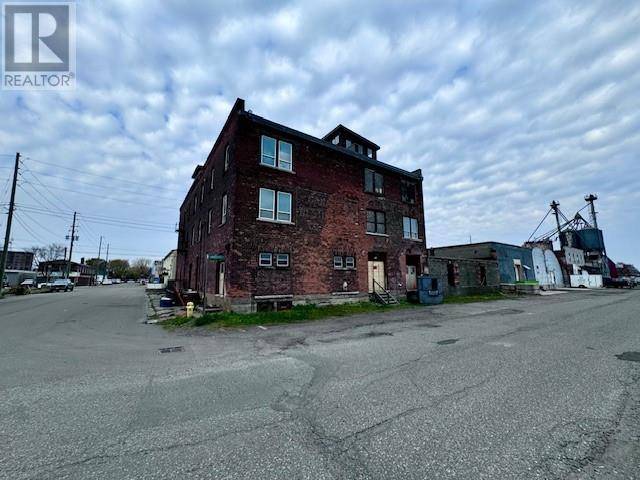 Thunder Bay, ON P7C3G7,201/203 HARDISTY ST N