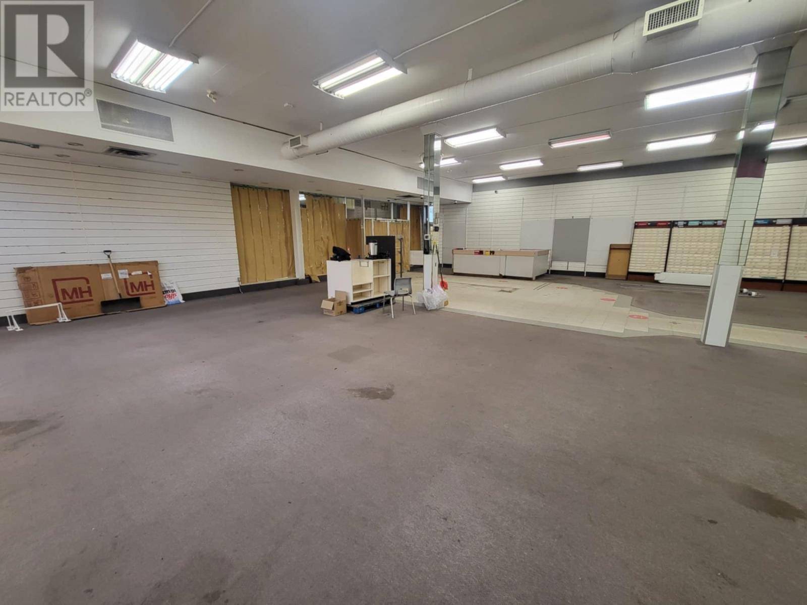Thunder Bay, ON P7C1B1,601 Victoria Ave E