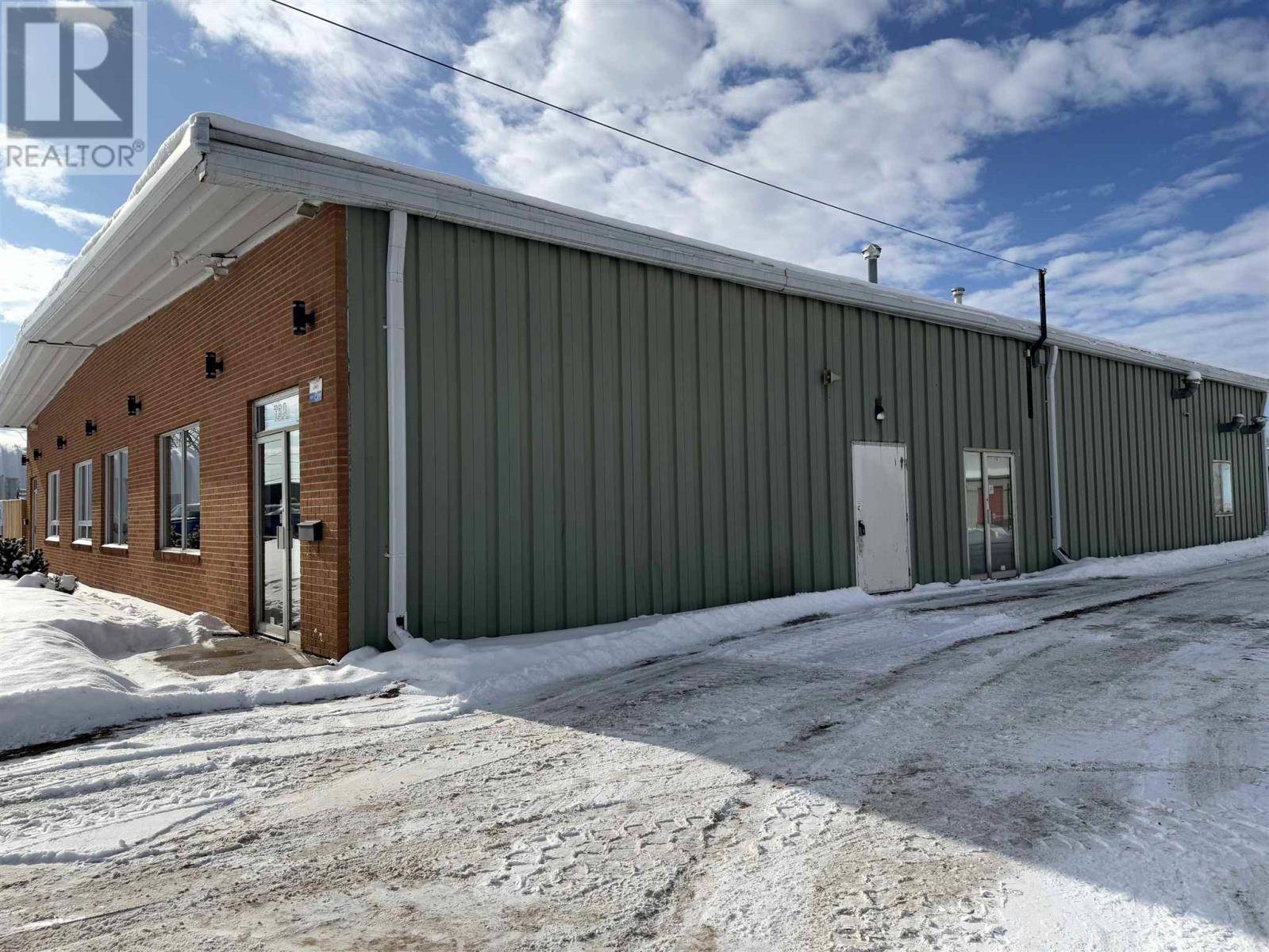 Thunder Bay, ON P7C5H8,739 Harold CRES