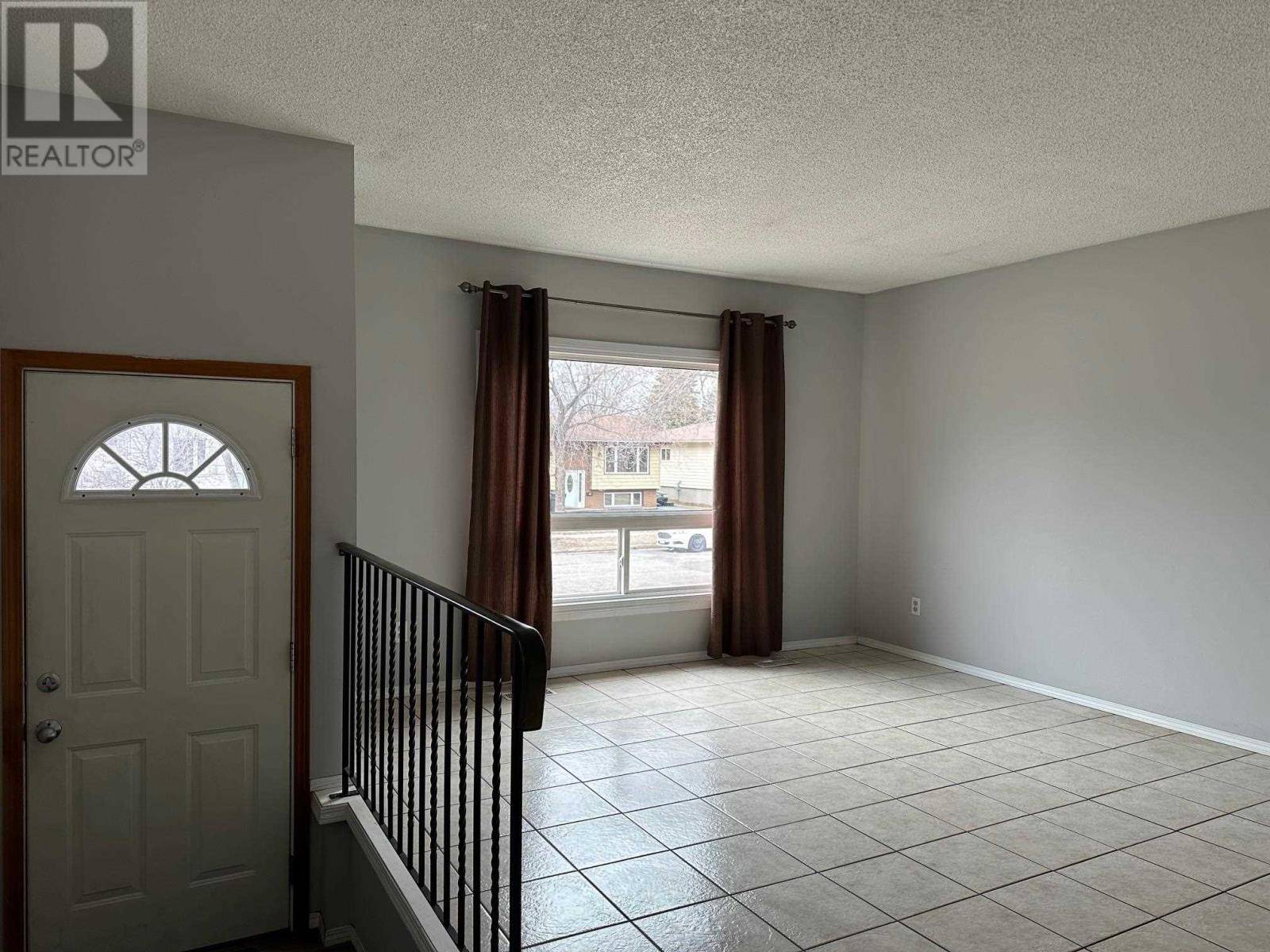 Thunder Bay, ON P7B5W5,449 Darwin CRES