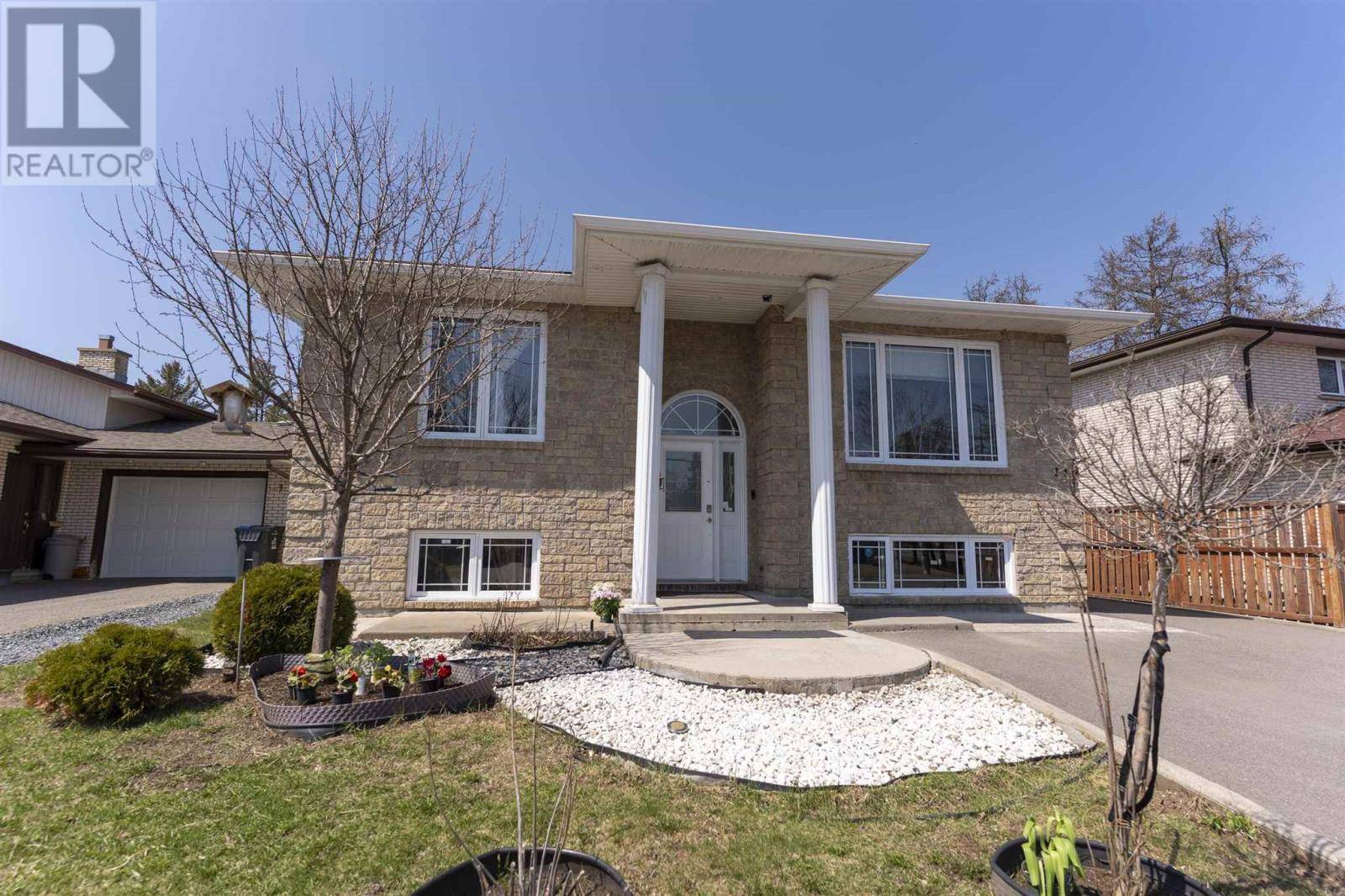 Thunder Bay, ON P7B6K6,114 Skyline AVE