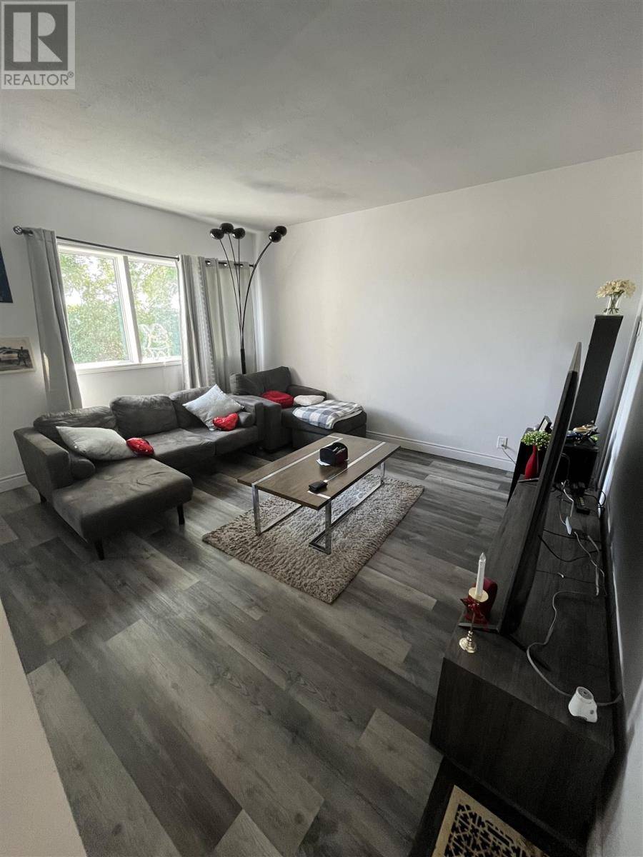 Thunder Bay, ON P7E1B7,333 May ST S