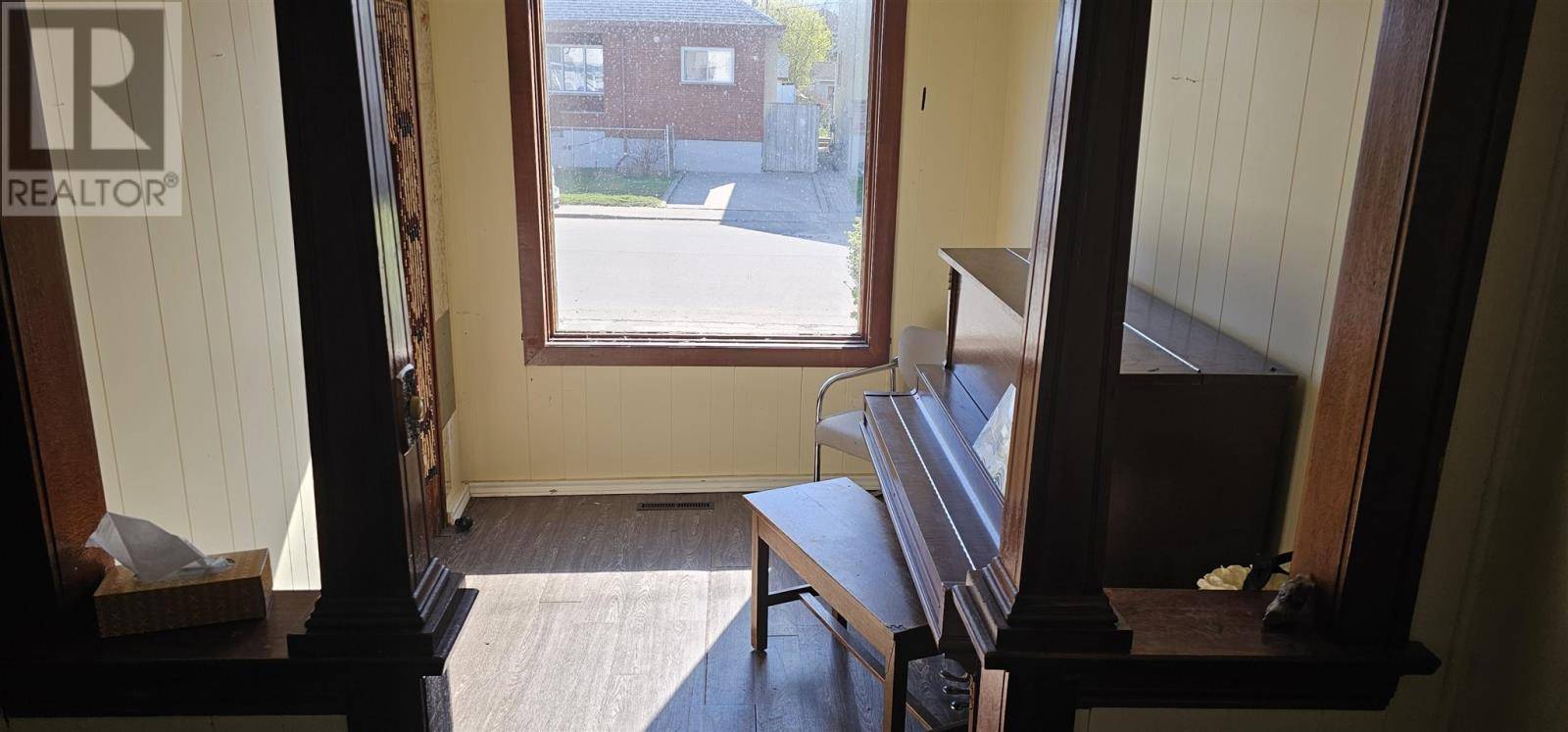 Thunder Bay, ON P7C2Z4,606 McLeod ST