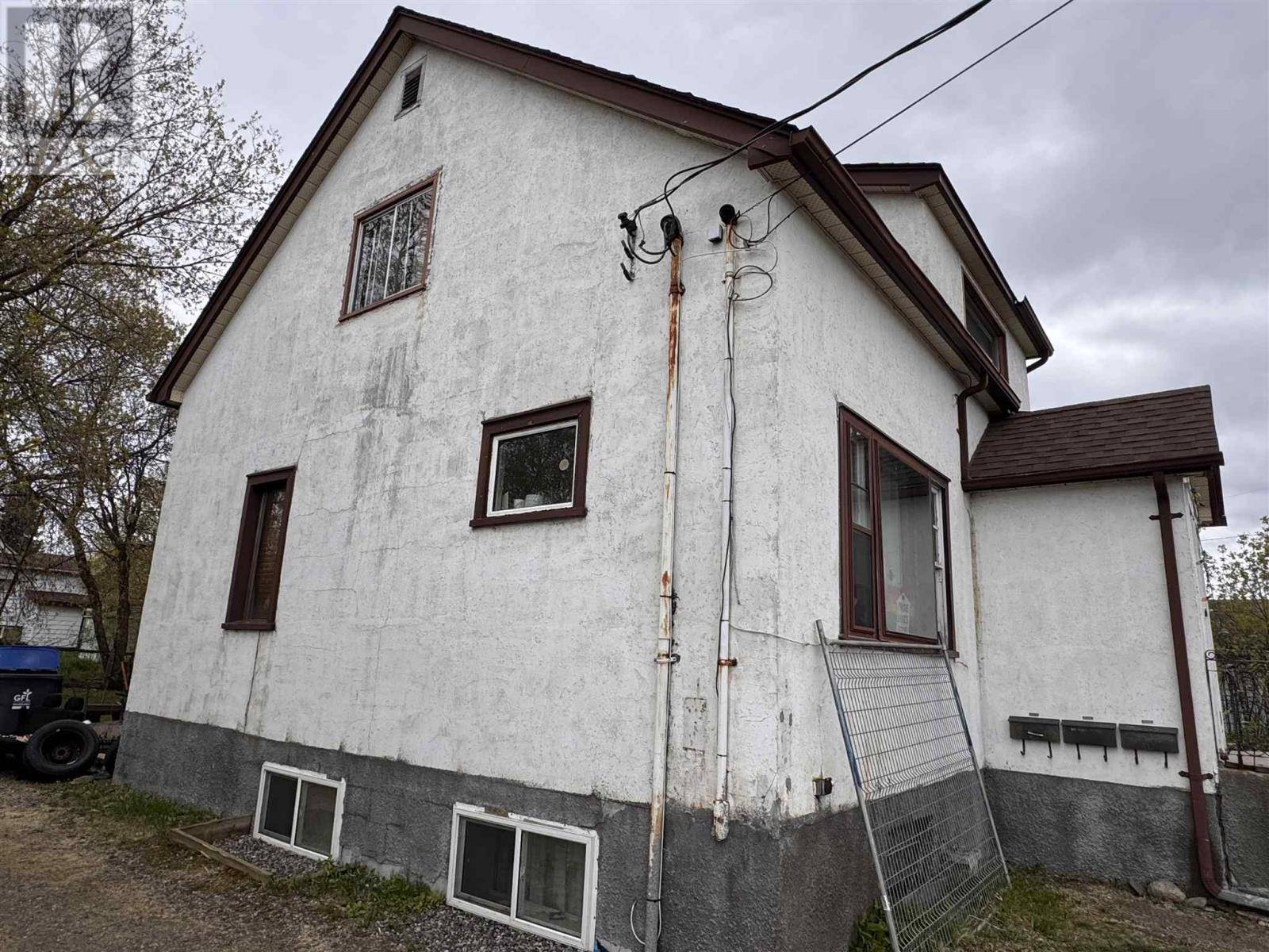 Thunder Bay, ON P7B4N4,93 Empress Ave. S.