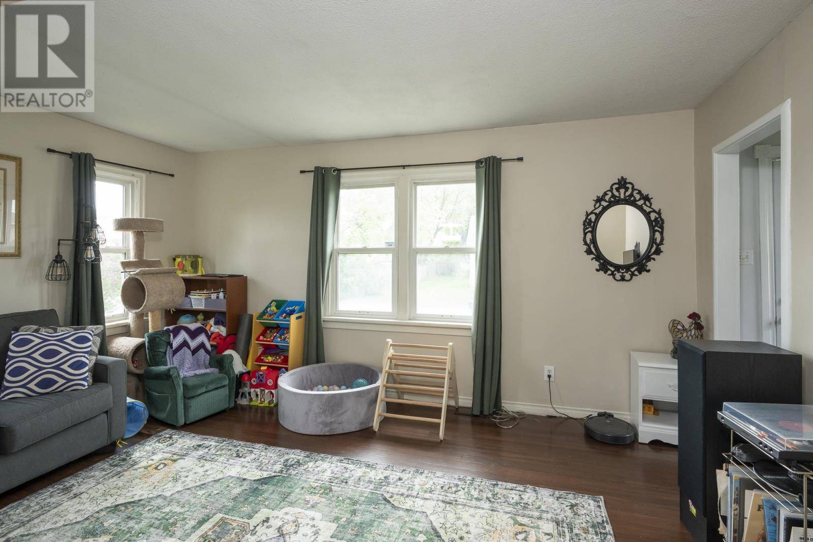 Thunder Bay, ON P7B2C4,504 Andrew ST