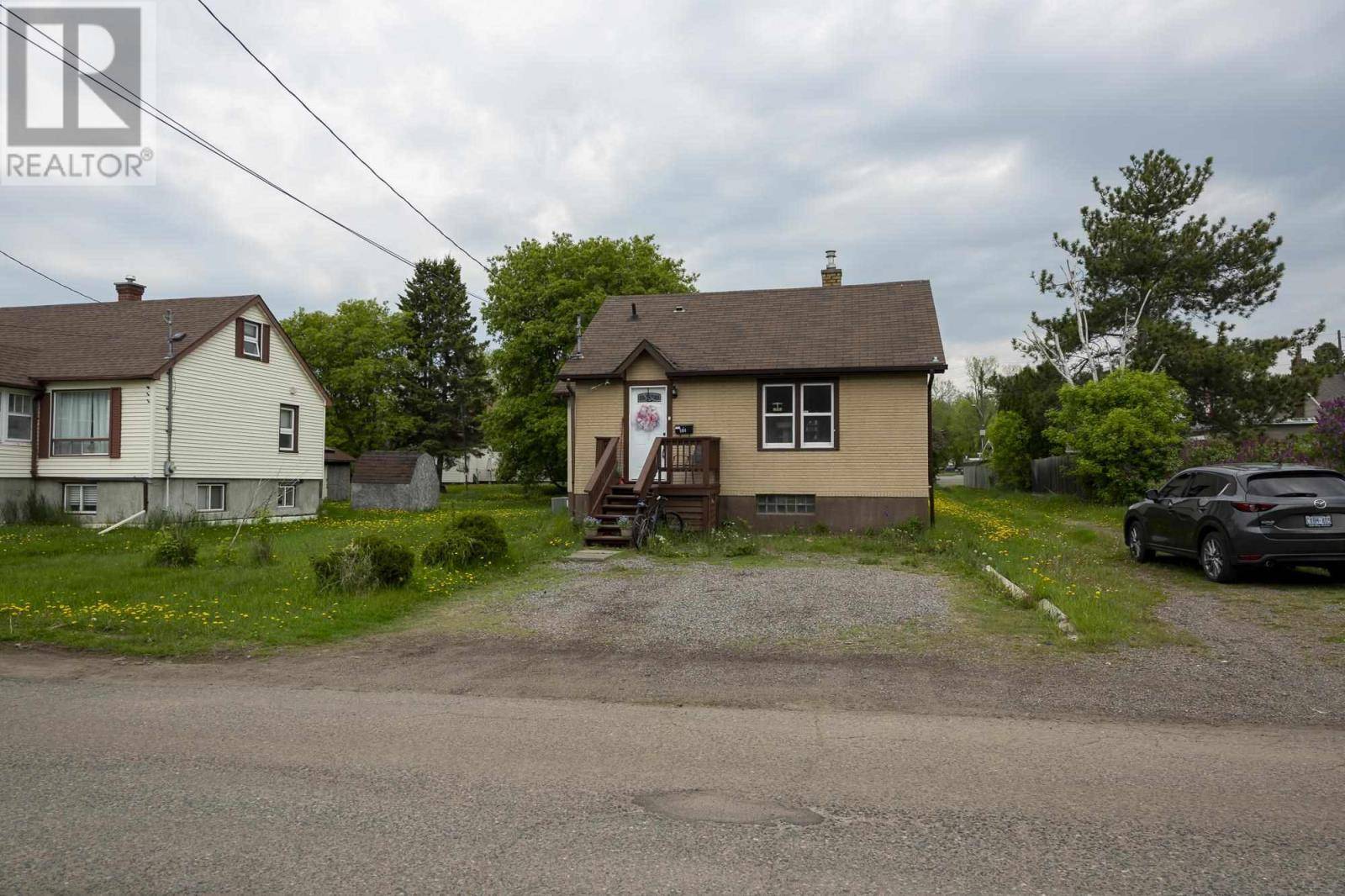 Thunder Bay, ON P7B2C4,504 Andrew ST