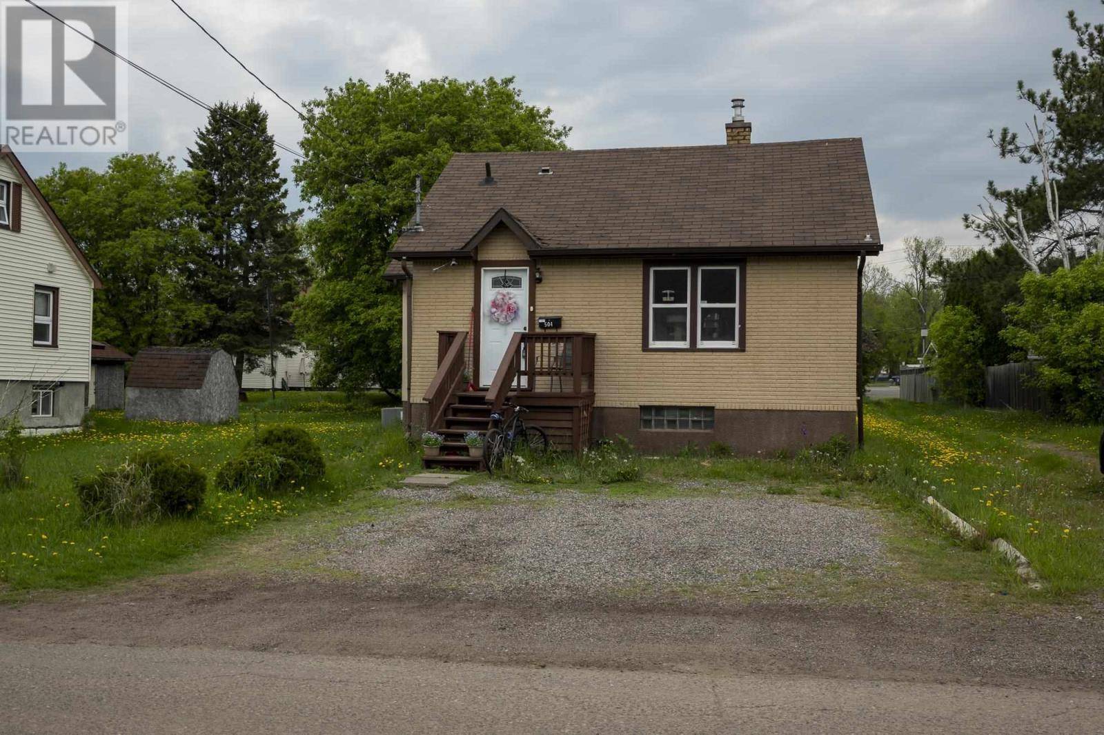 Thunder Bay, ON P7B2C4,504 Andrew ST