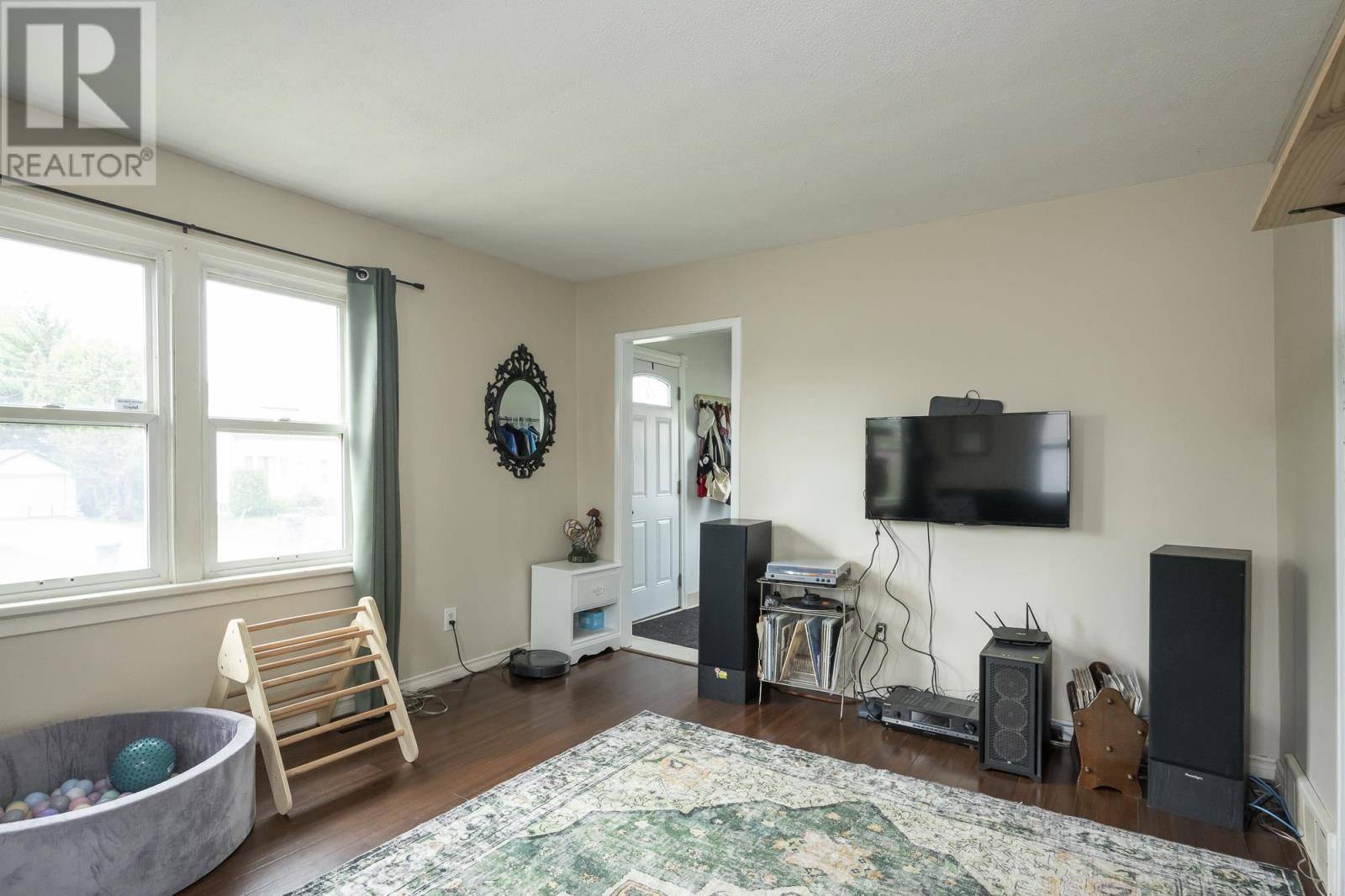Thunder Bay, ON P7B2C4,504 Andrew ST