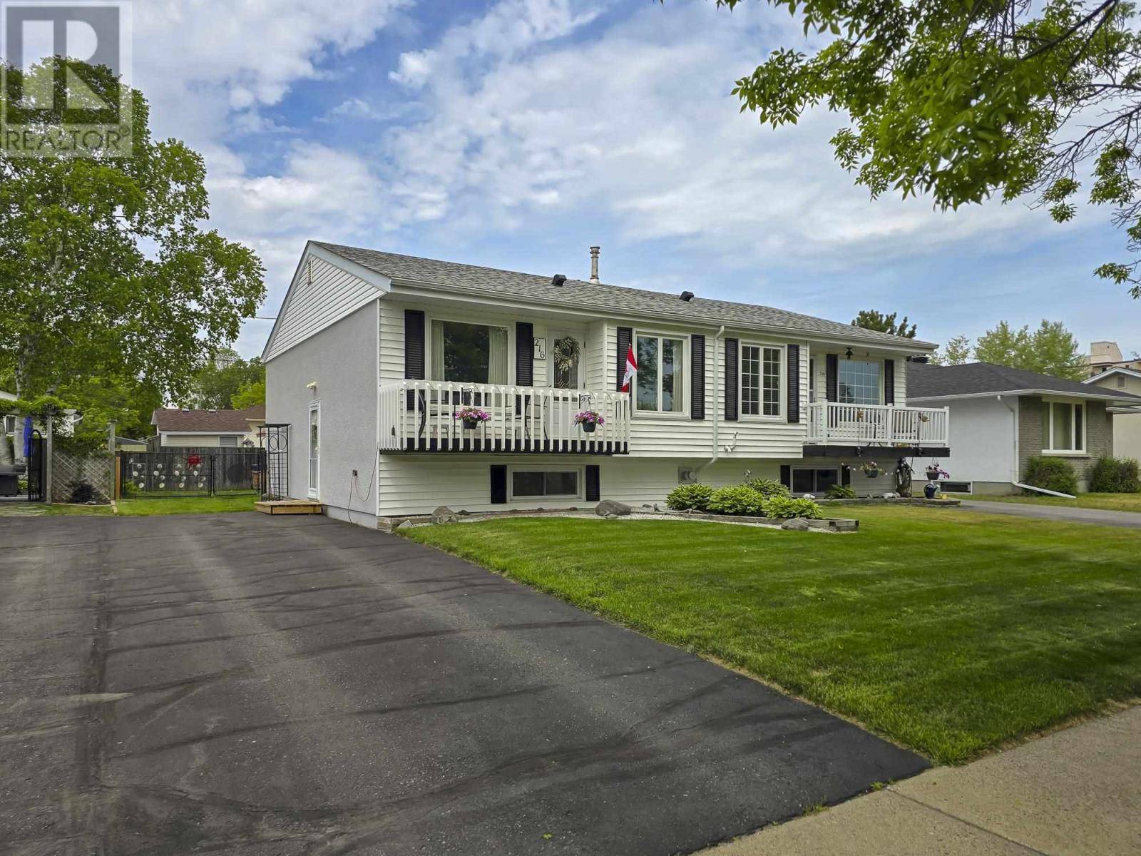 Thunder Bay, ON P7A3K4,216 Huron CRES