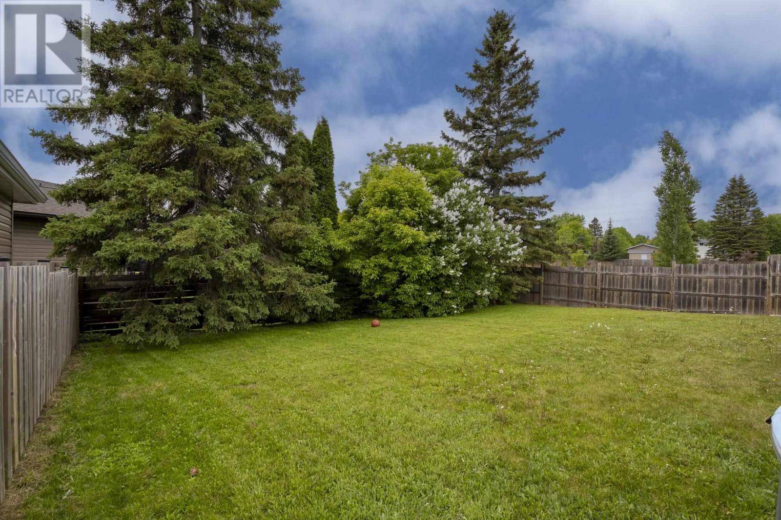 Thunder Bay, ON P7B5K2,955 John ST