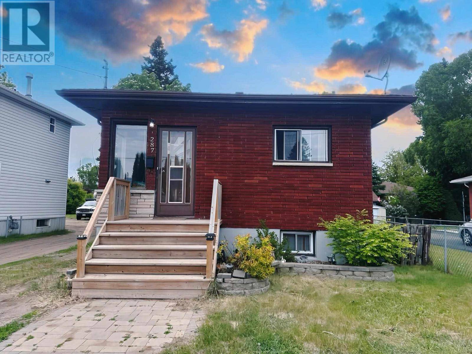 Thunder Bay, ON P7A2T7,287 Otto ST