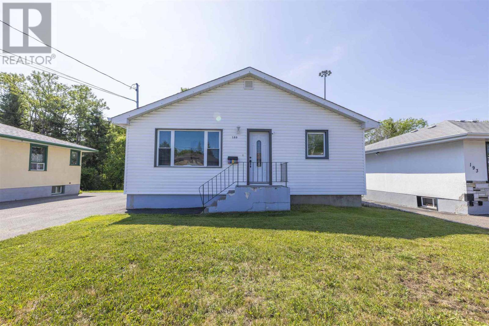 Thunder Bay, ON P7B4Z4,189 CARL AVE