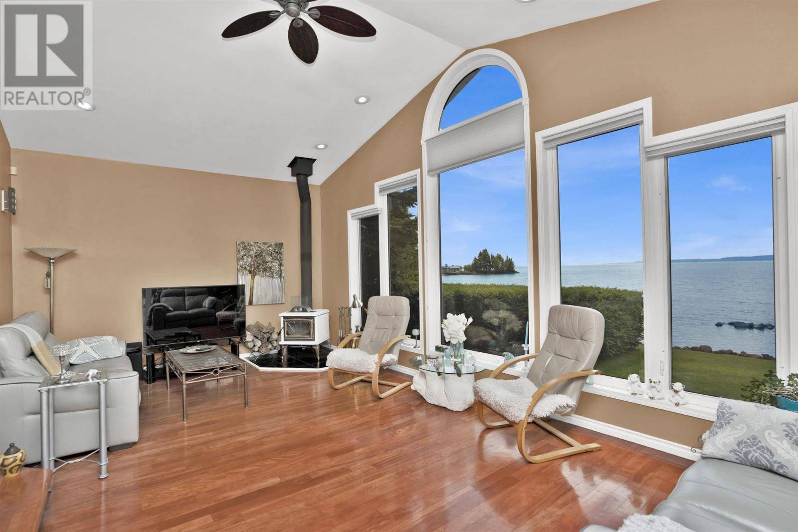 Shuniah, ON P7A0J4,518 Fishermans Point RD