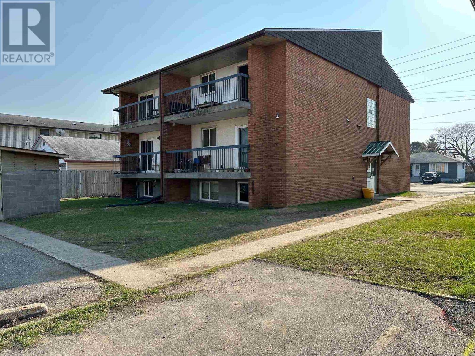 Thunder Bay, ON P7E2H4,704 Edward ST S