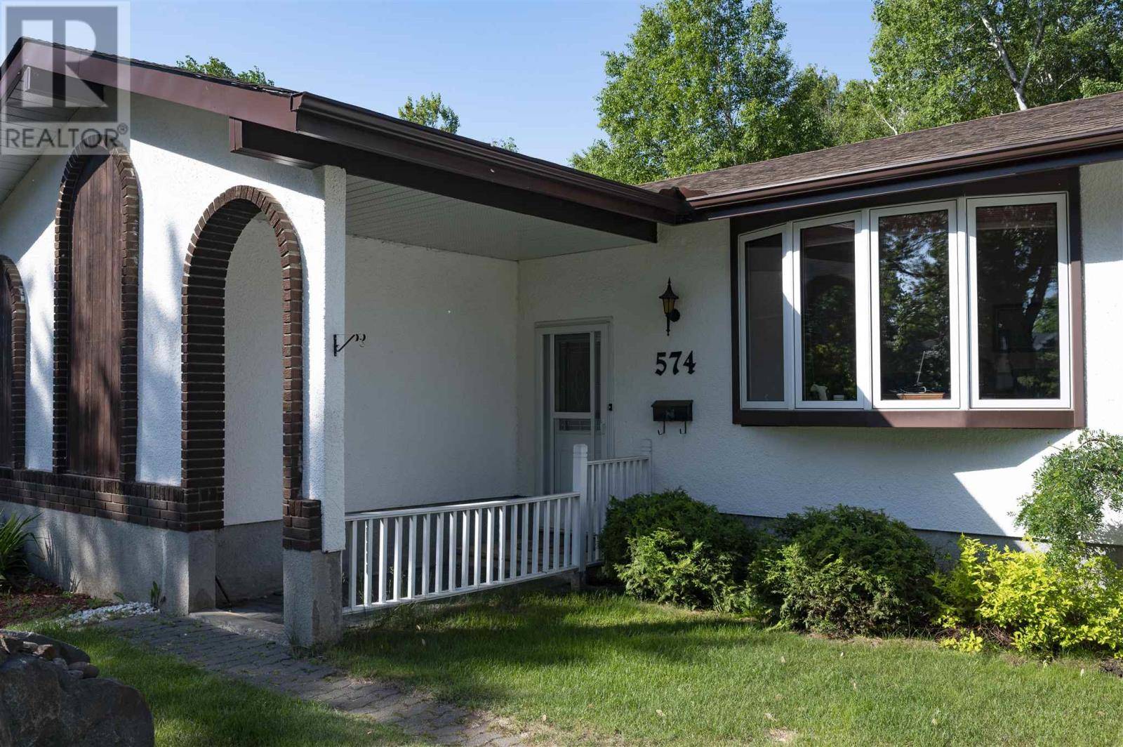 Thunder Bay, ON P7B5M7,574 Valleywood Crescent