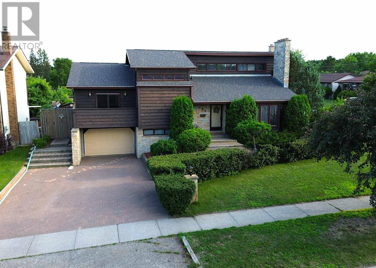 Thunder Bay, ON P7A8A1,164 Iris CRES