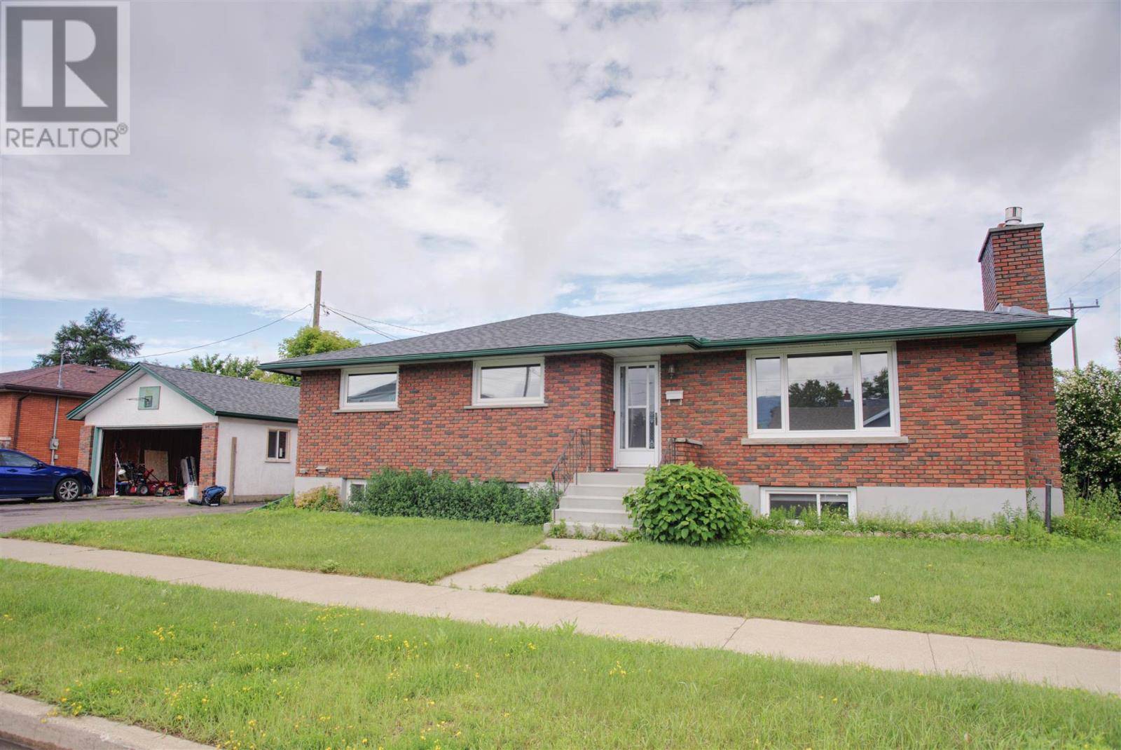 Thunder Bay, ON P7E2M1,1121 Brown ST