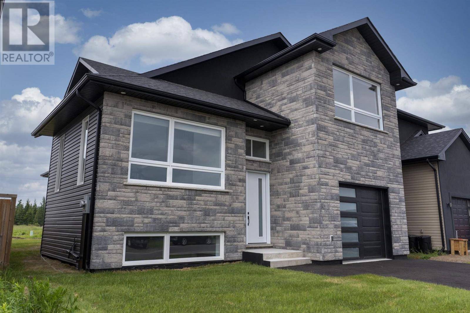 Thunder Bay, ON P7C0C1,433 Muskrat DR