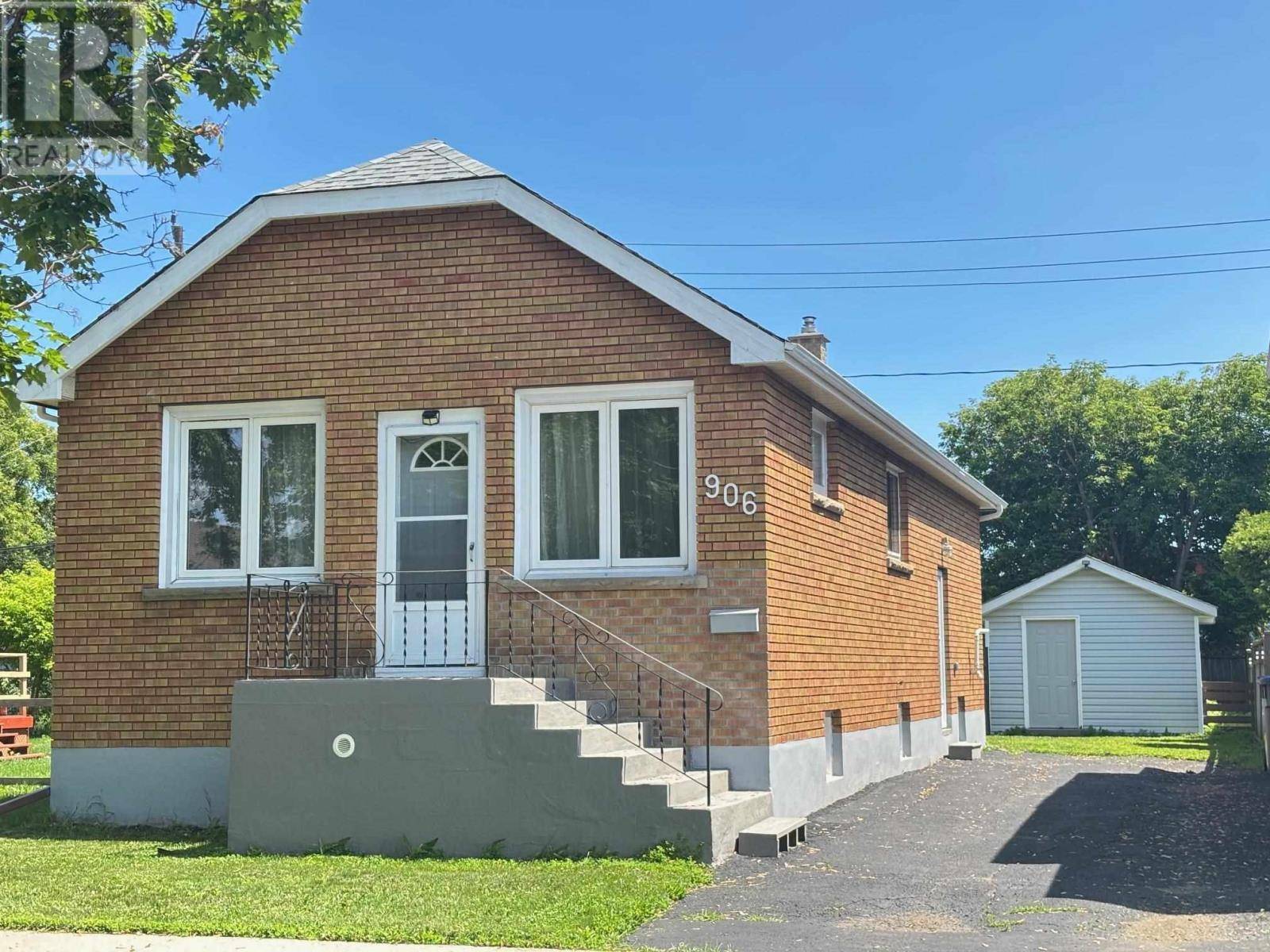 Thunder Bay, ON P7C3E9,906 Alberta ST