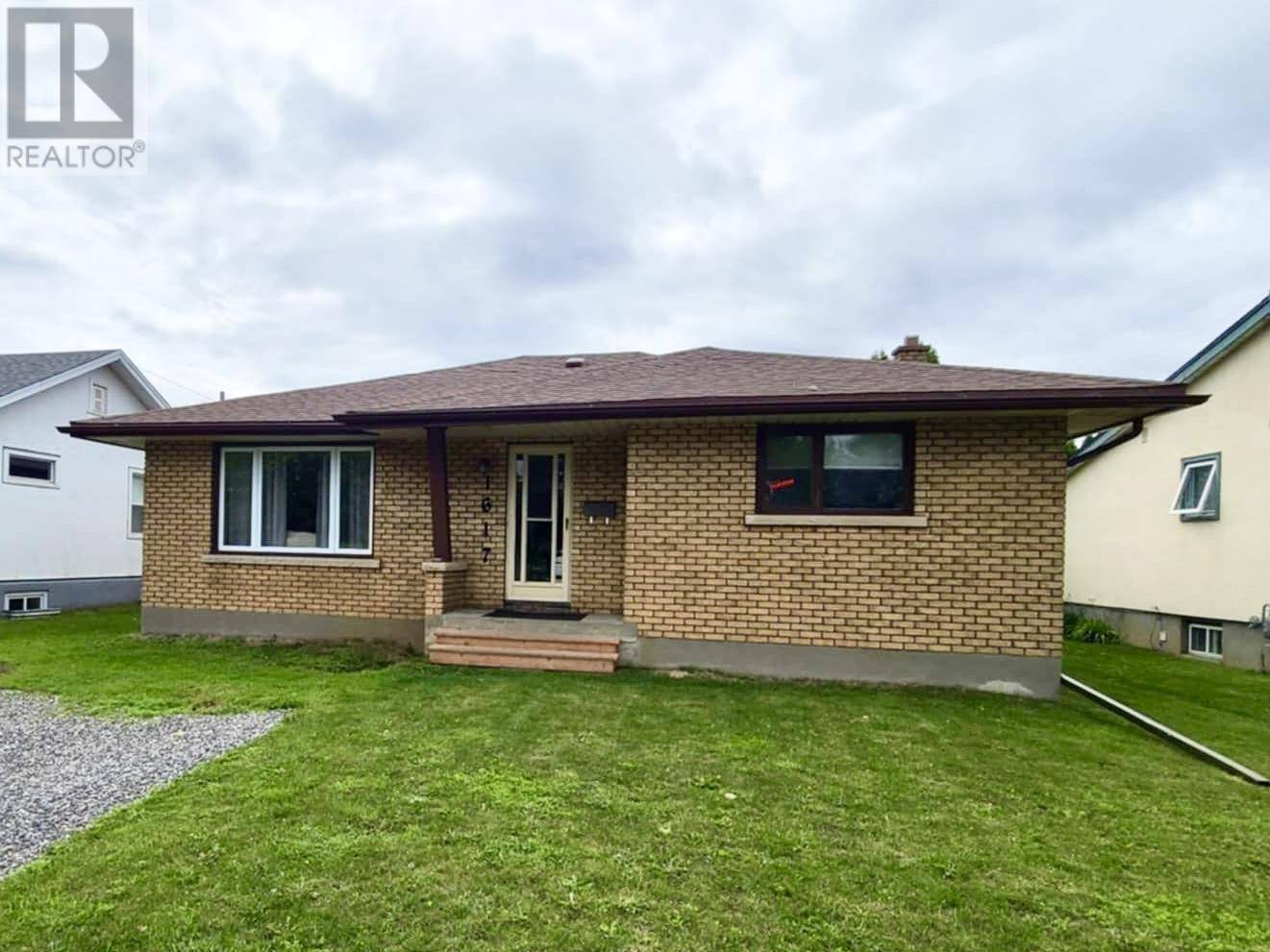 Thunder Bay, ON P7E4R3,1617 Woodward AVE