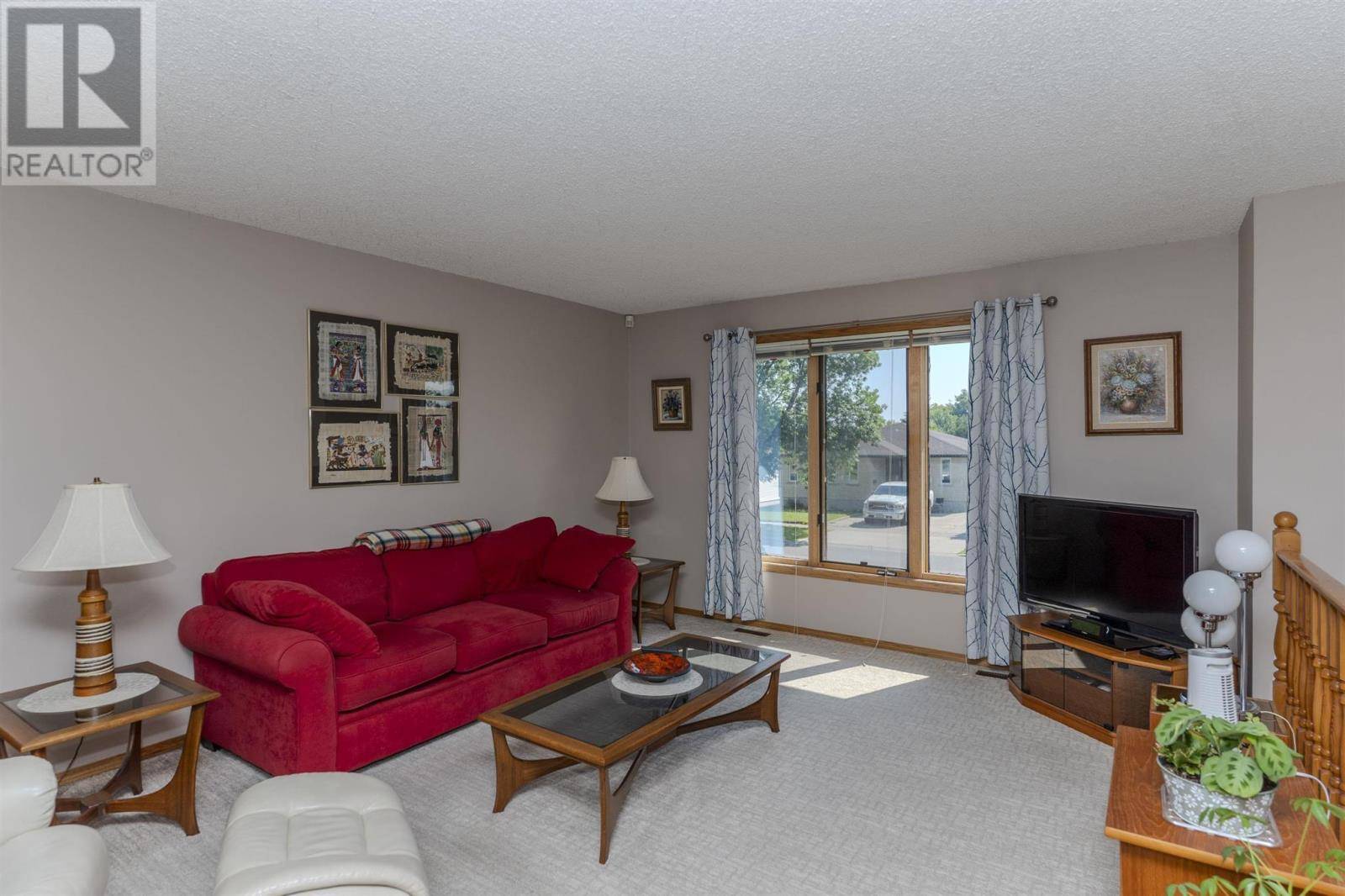 Thunder Bay, ON P7A7Z6,216 London DR