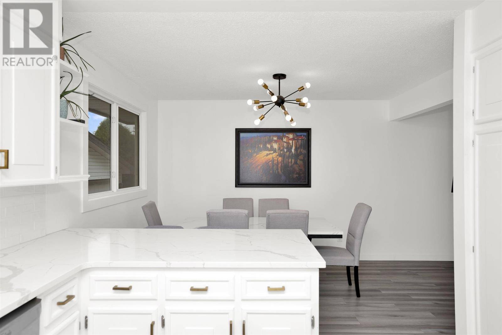 Thunder Bay, ON P7C5M1,382 Lambton PL
