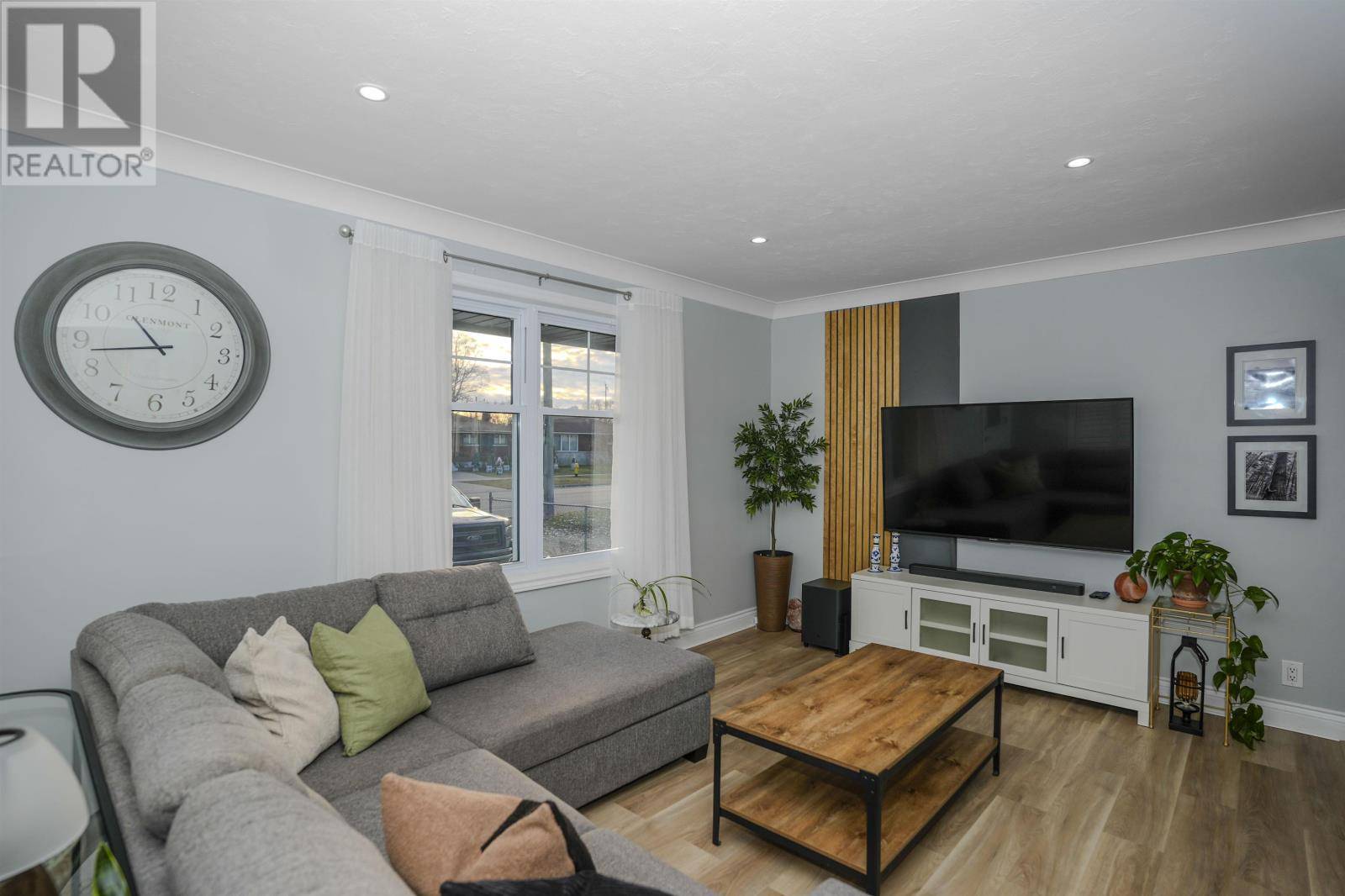 Thunder Bay, ON P7E4W5,121 Walsh ST W